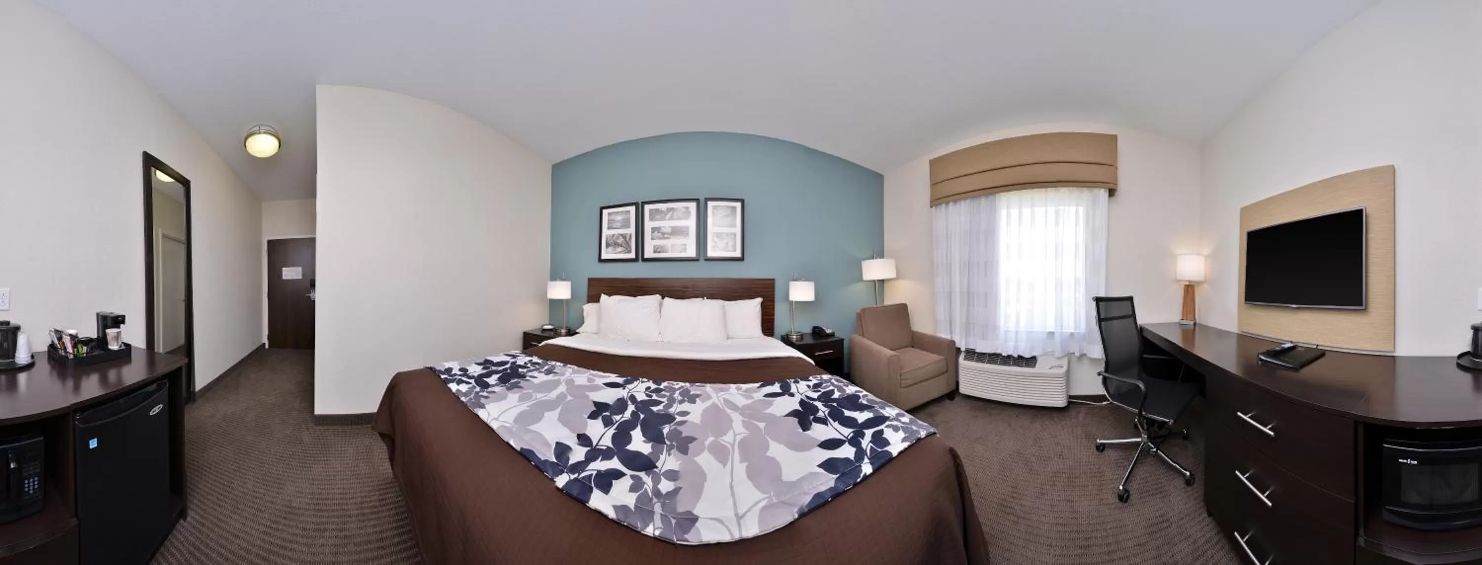 Photo of the whole room, Bed in Sleep Inn & Suites Meridian - Bonita Lakes