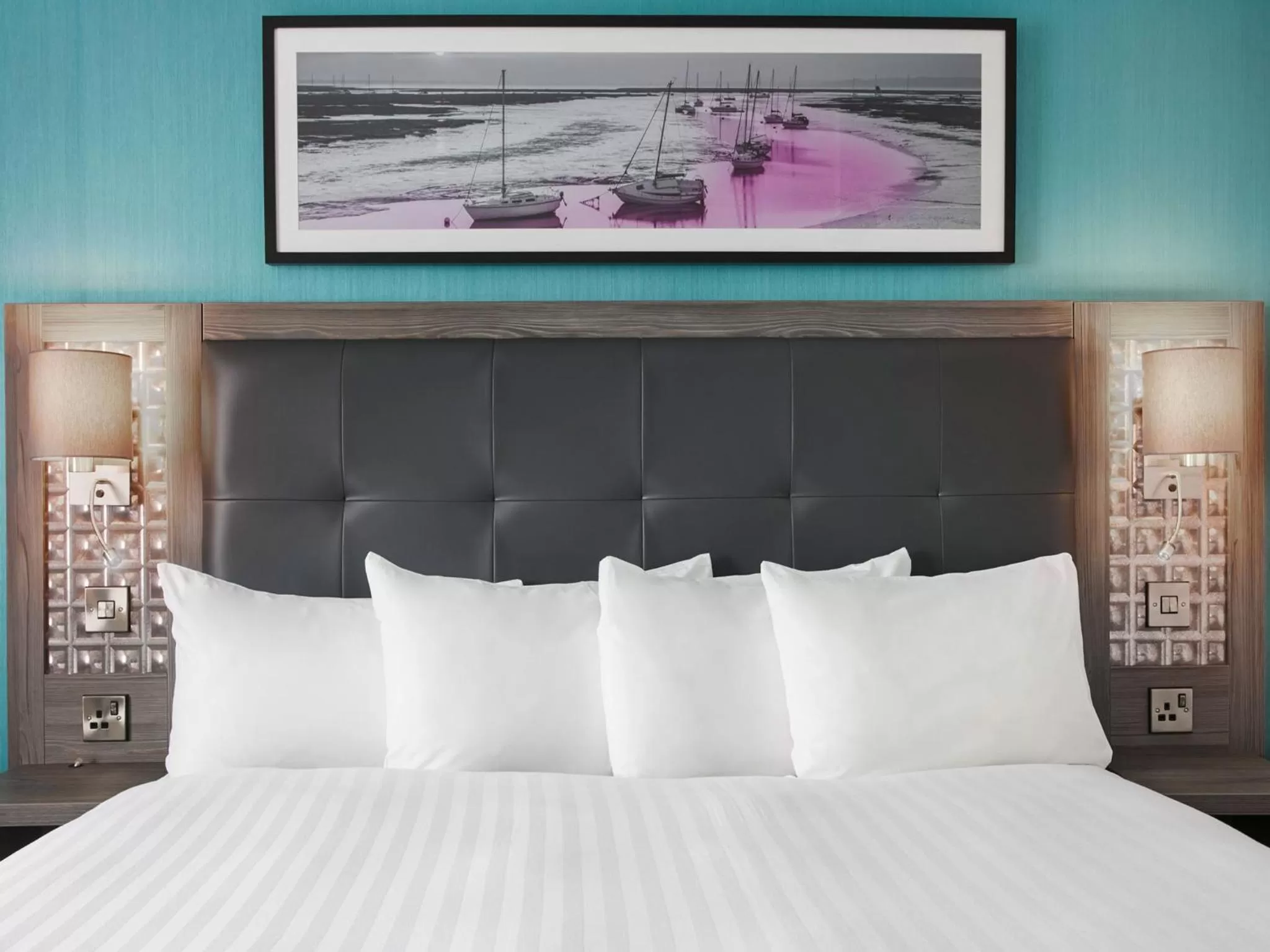 Bedroom, Bed in Leonardo Hotel Southampton