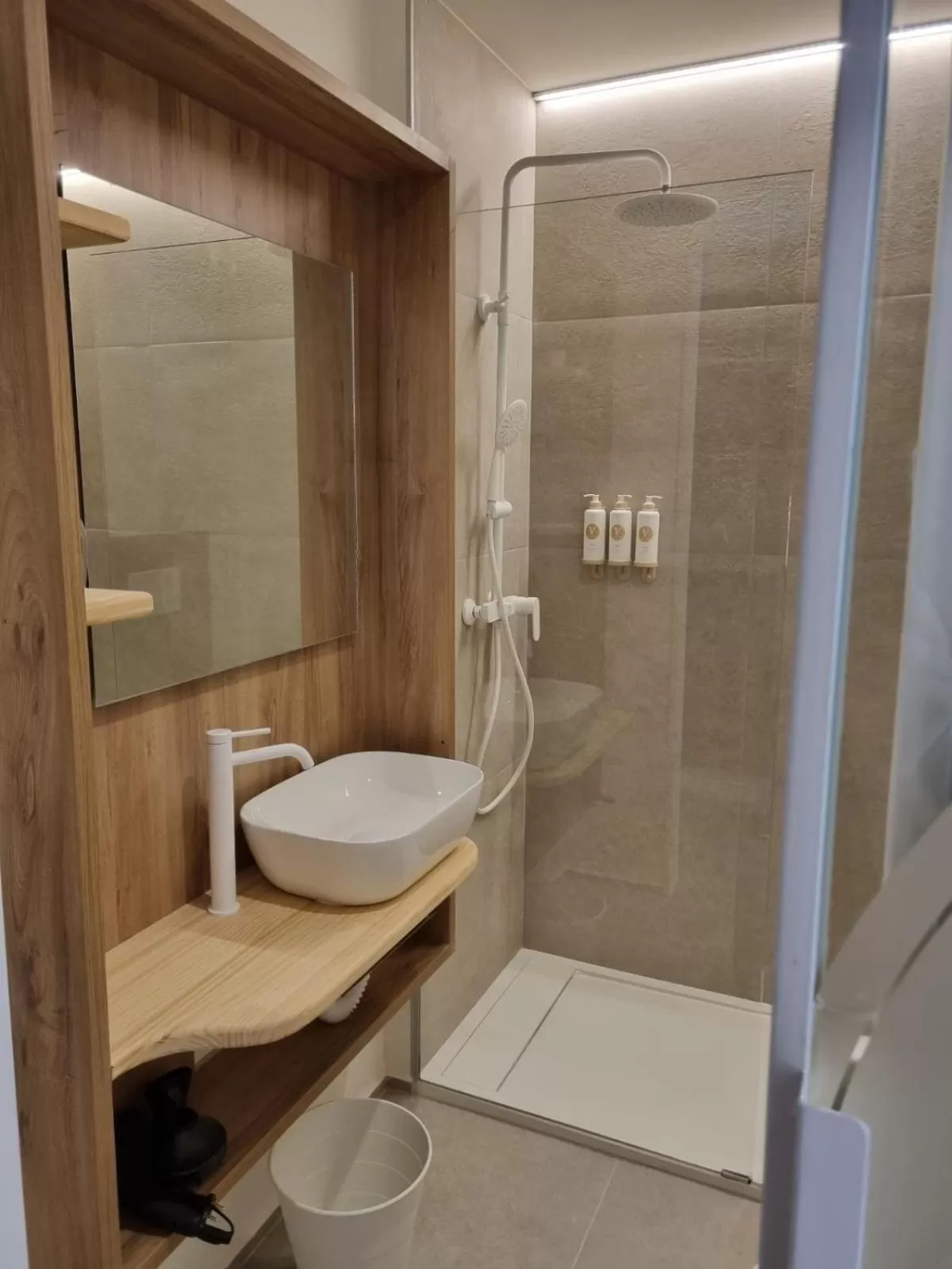 Bathroom in Reina Victoria Velázquez