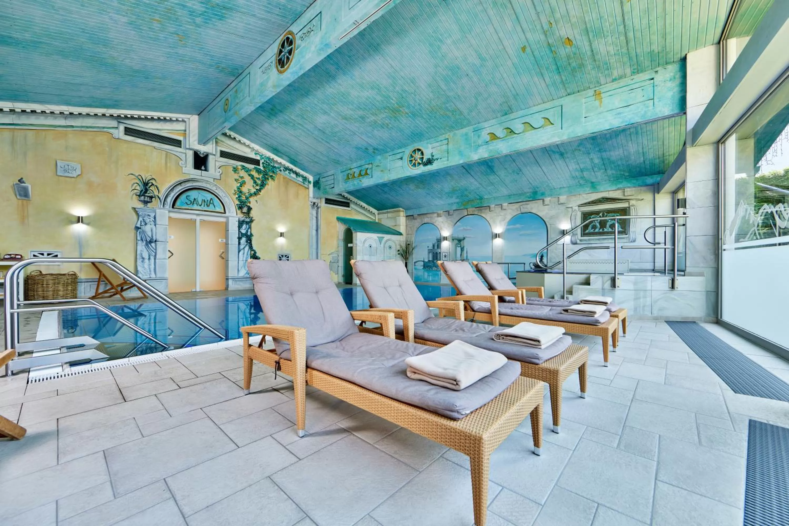 Swimming pool in Hotel Zugspitze