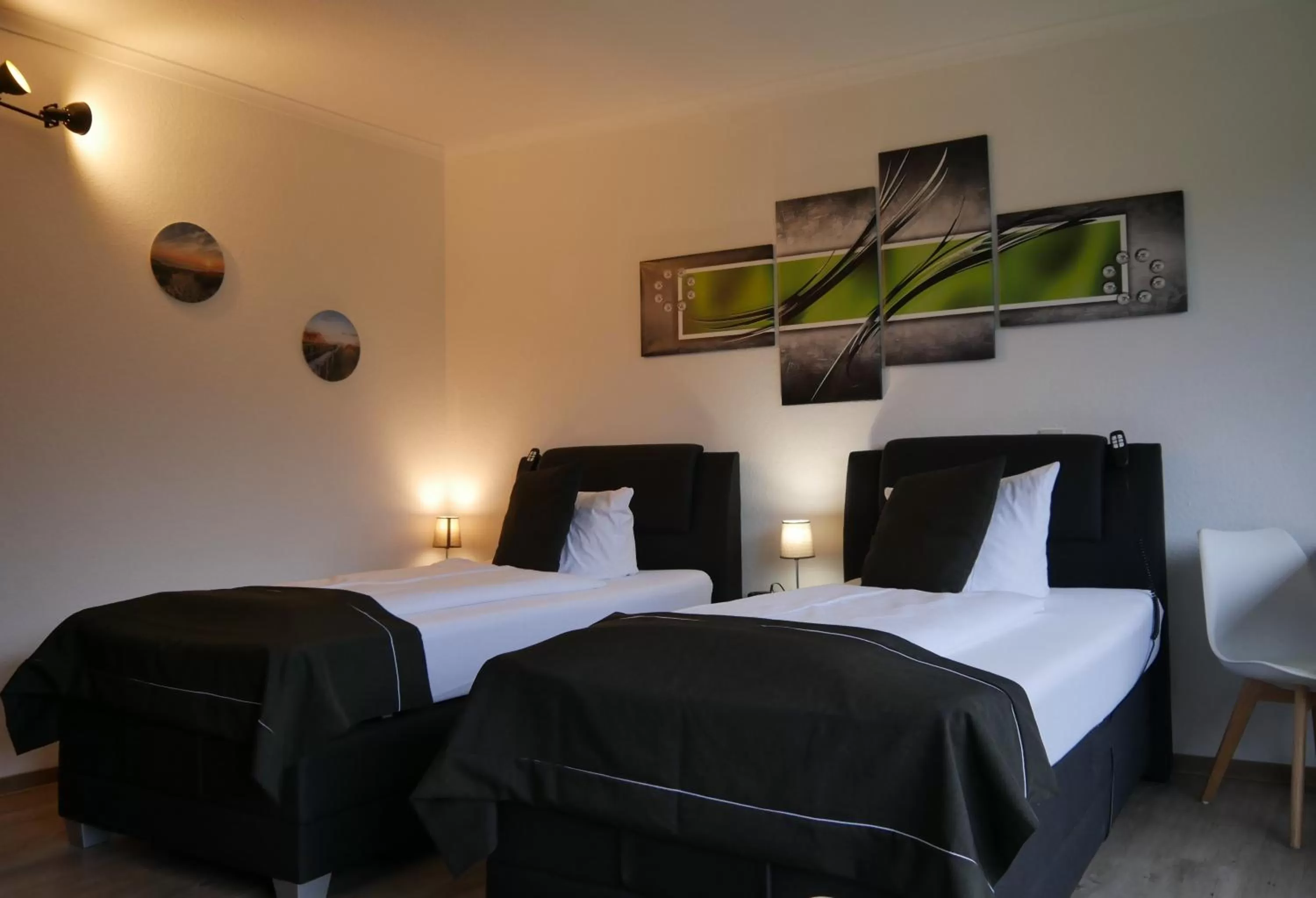 Bed in Hotel Seeblick am Sankelmarker See - Natur und Erholung