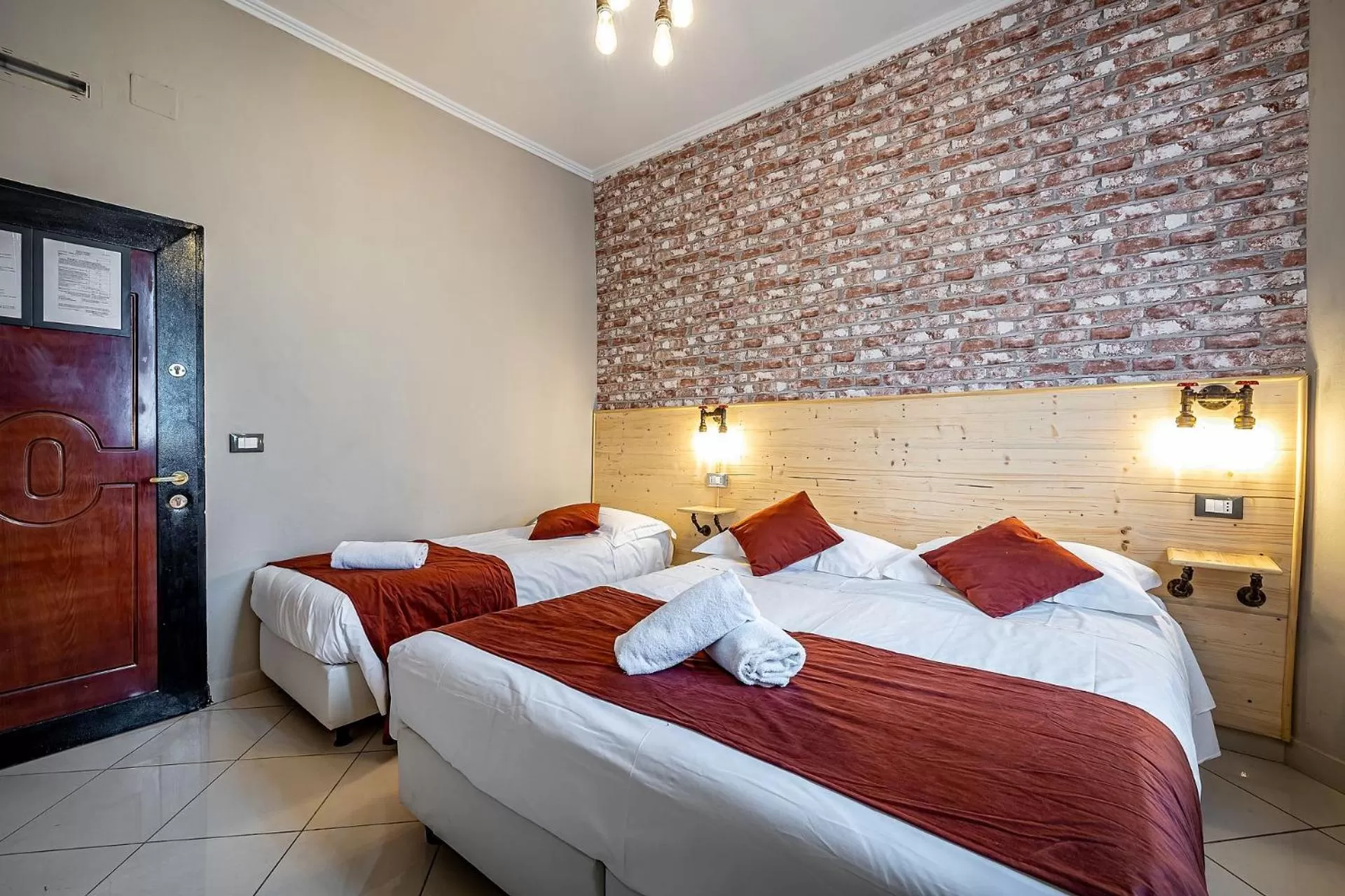 Bedroom, Bed in HOTEL VENETO con accesso ZTL