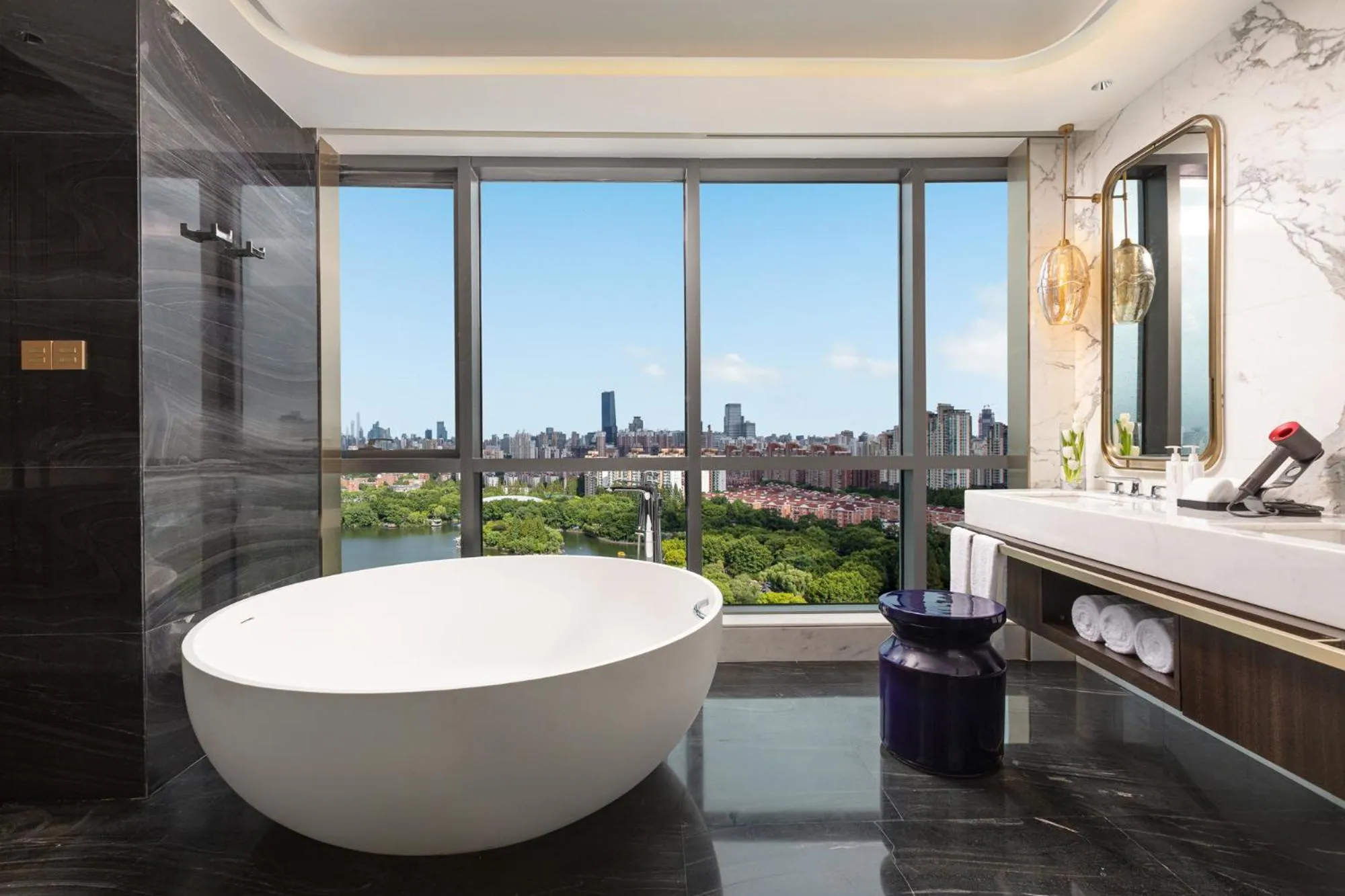 Bathroom in HUALUXE Shanghai Changfeng Park - Park Lake View