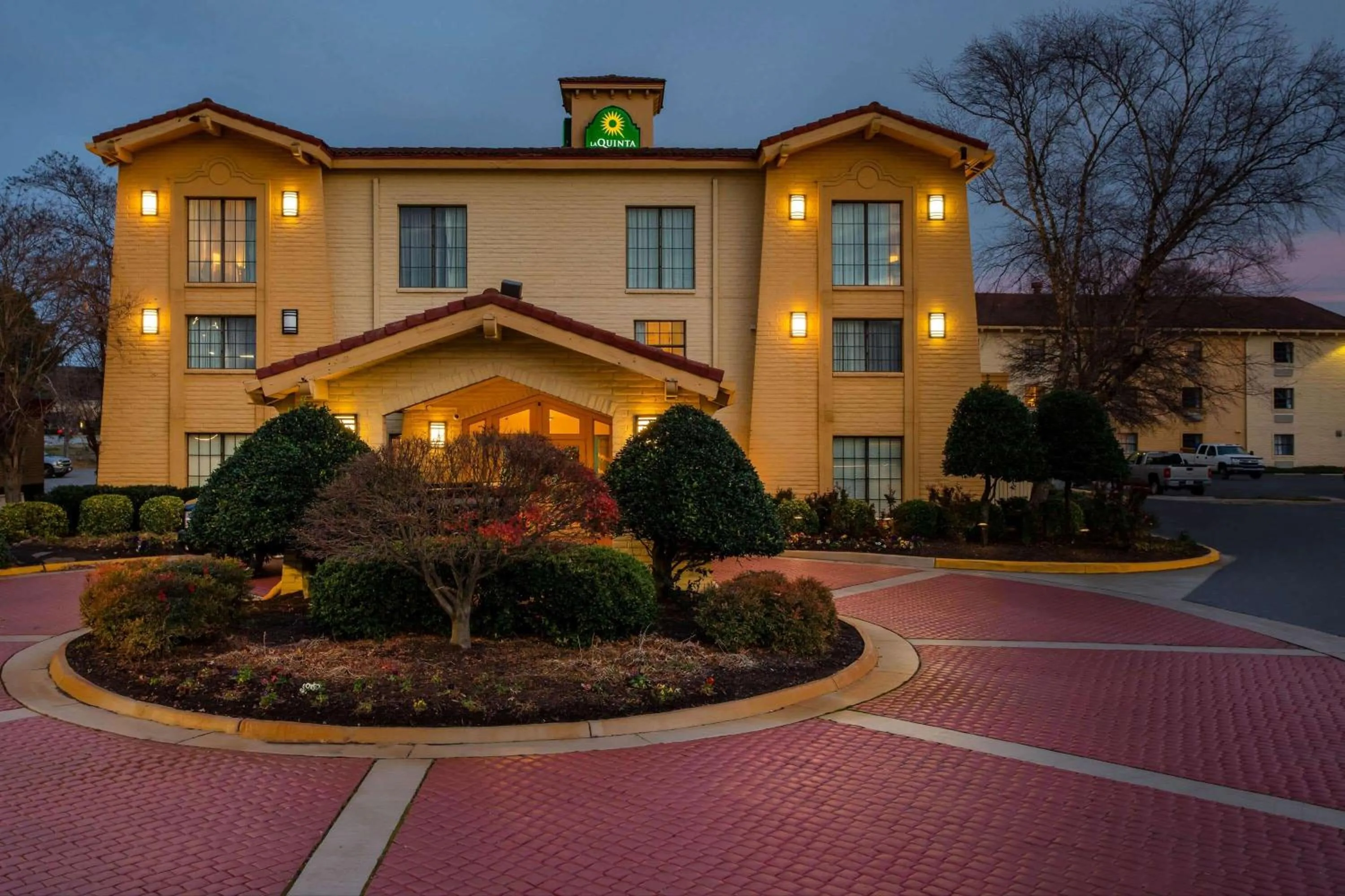 Property building in La Quinta Inn by Wyndham Norfolk Virginia Beach