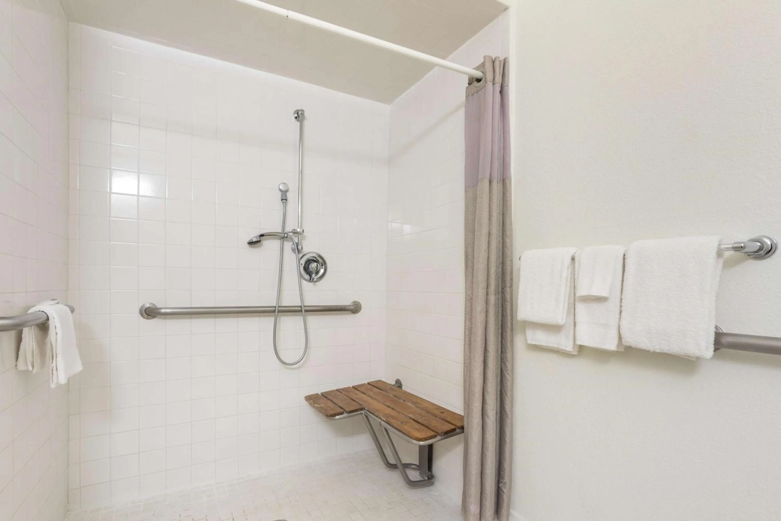 Bathroom in Motel 6-Orlando, FL - International Dr