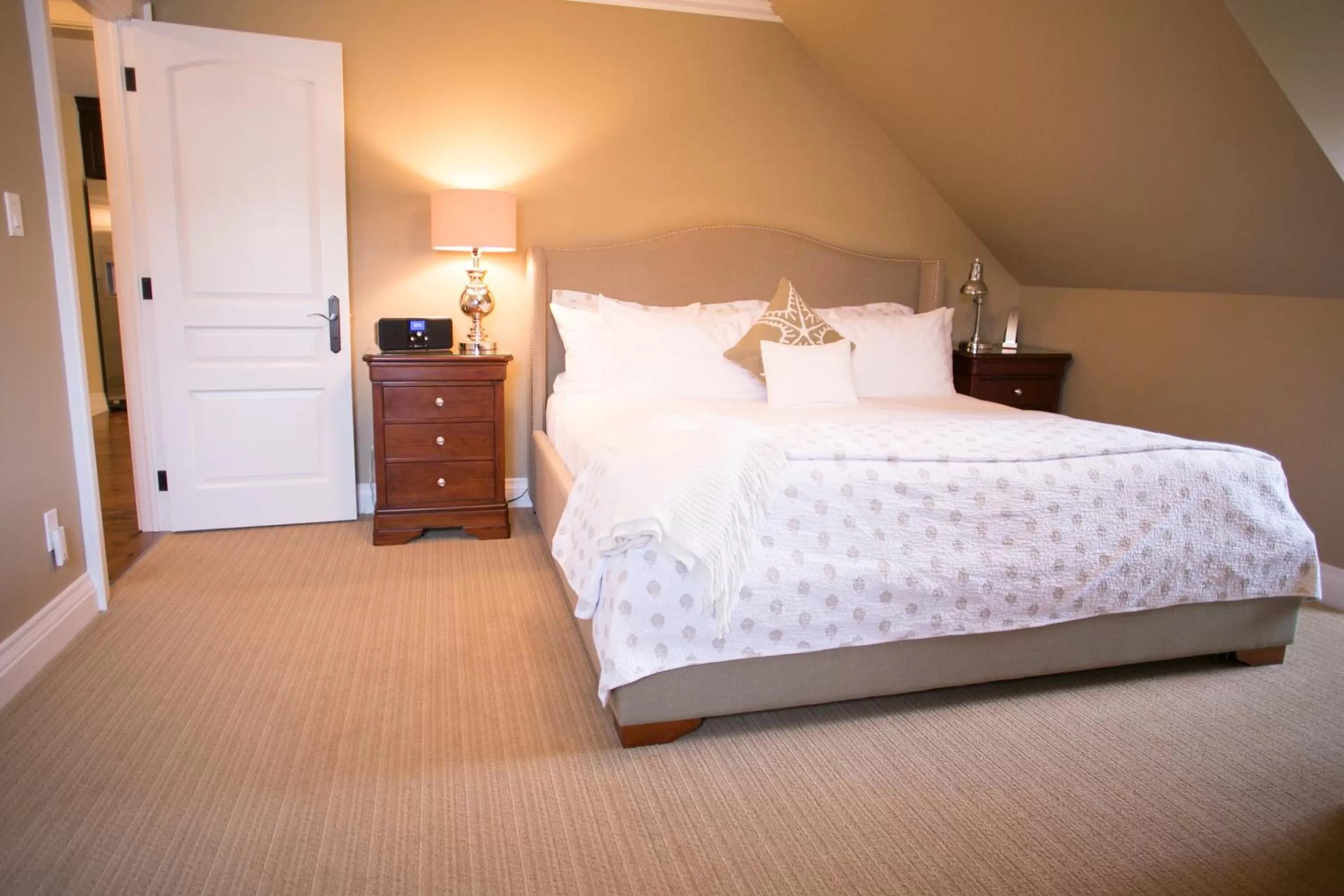 Bed in 124 on Queen Hotel & Spa