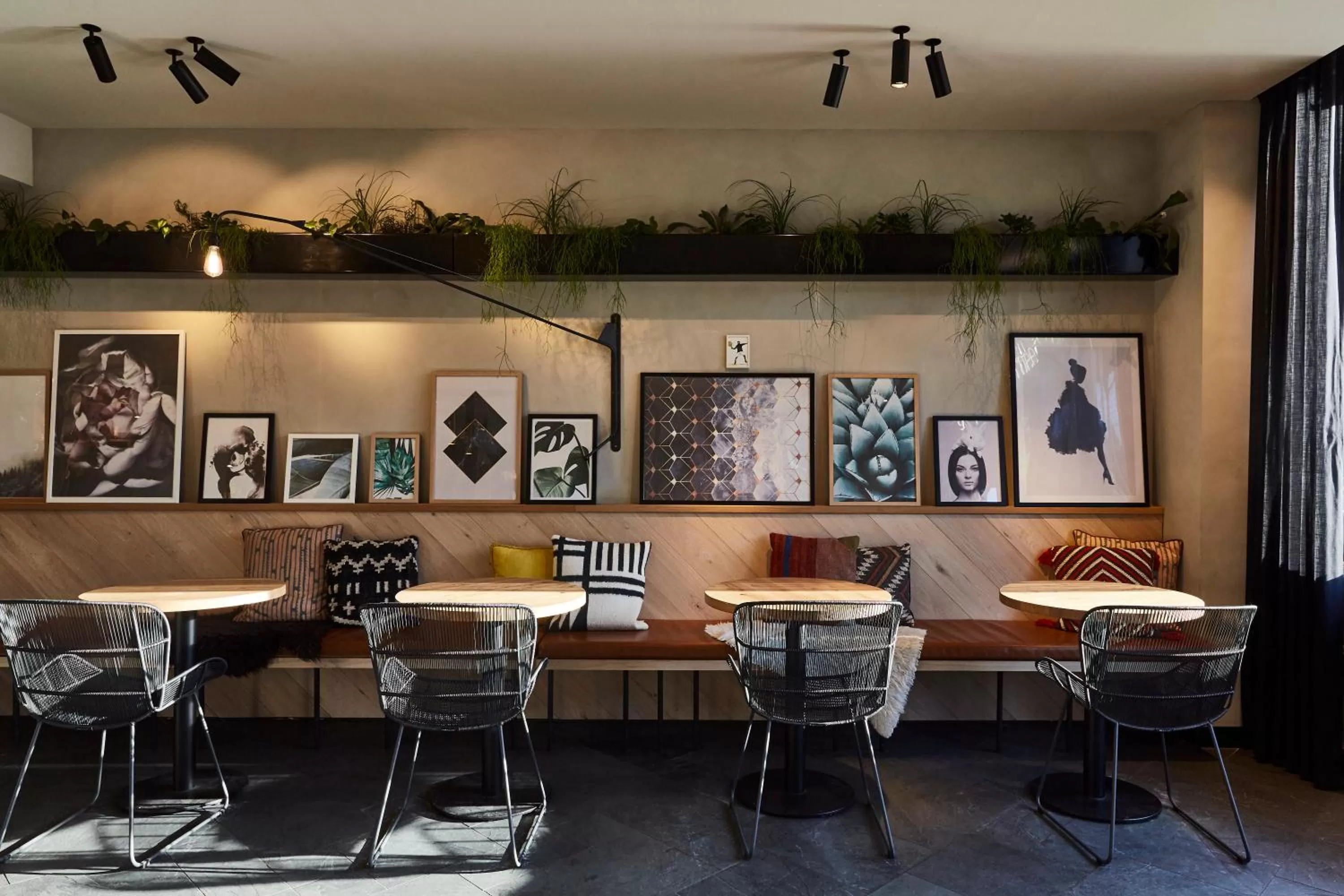 Restaurant/places to eat in Hotel Indigo Antwerp City Centre by IHG