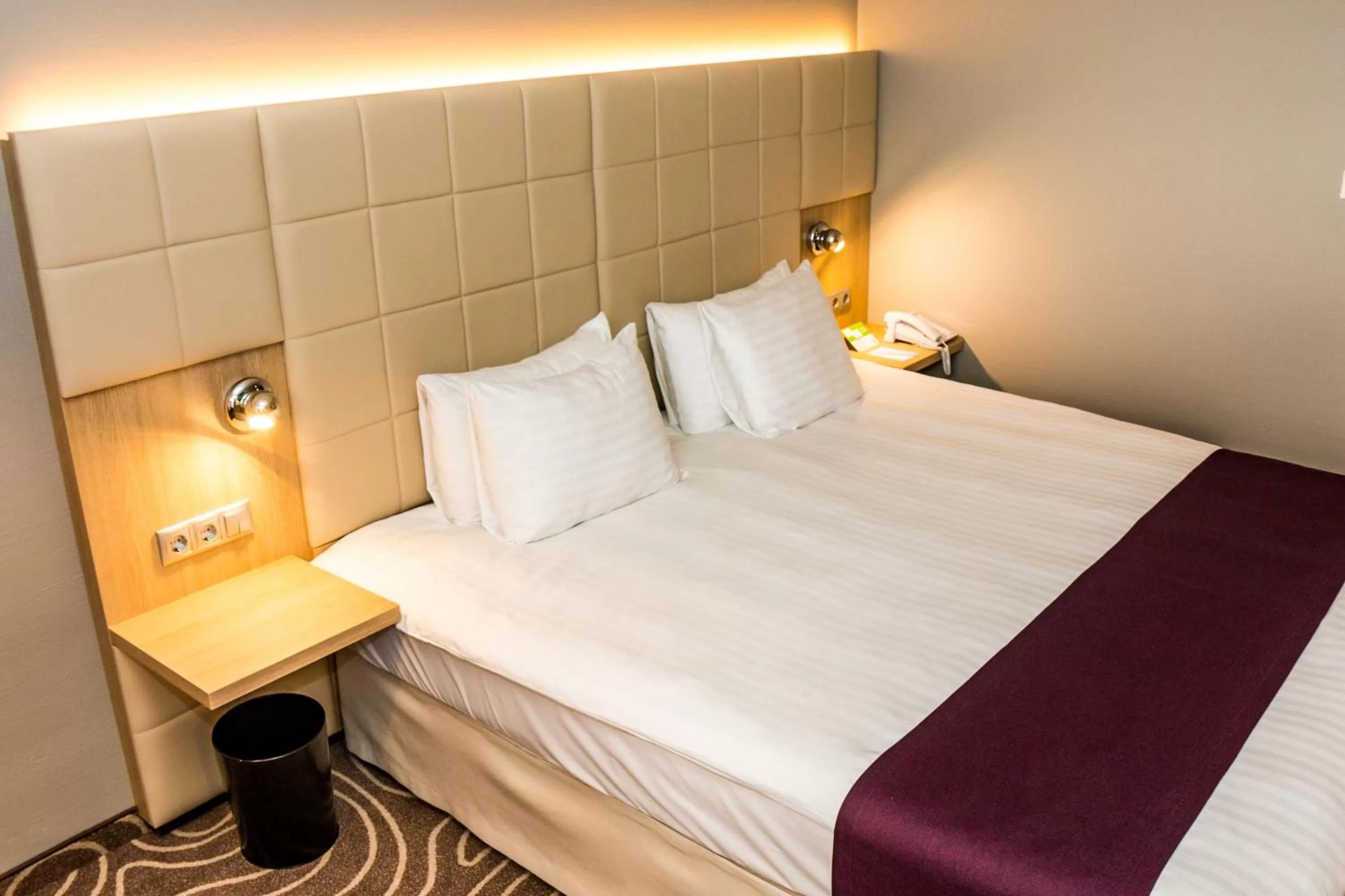 Photo of the whole room, Bed in Holiday Inn Budapest-Budaörs by IHG