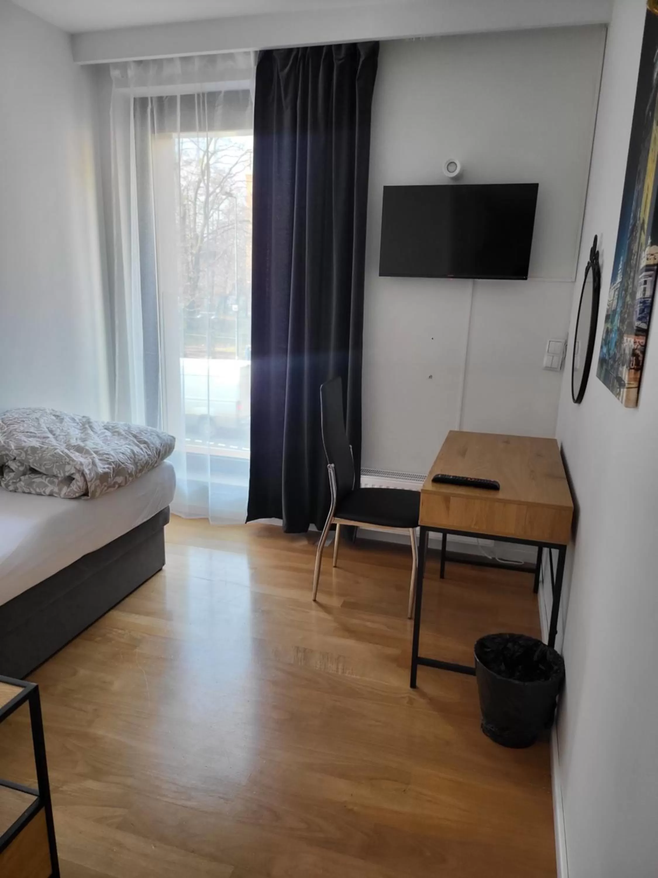 Bed, TV/Entertainment Center in Amber Hostel Szlak