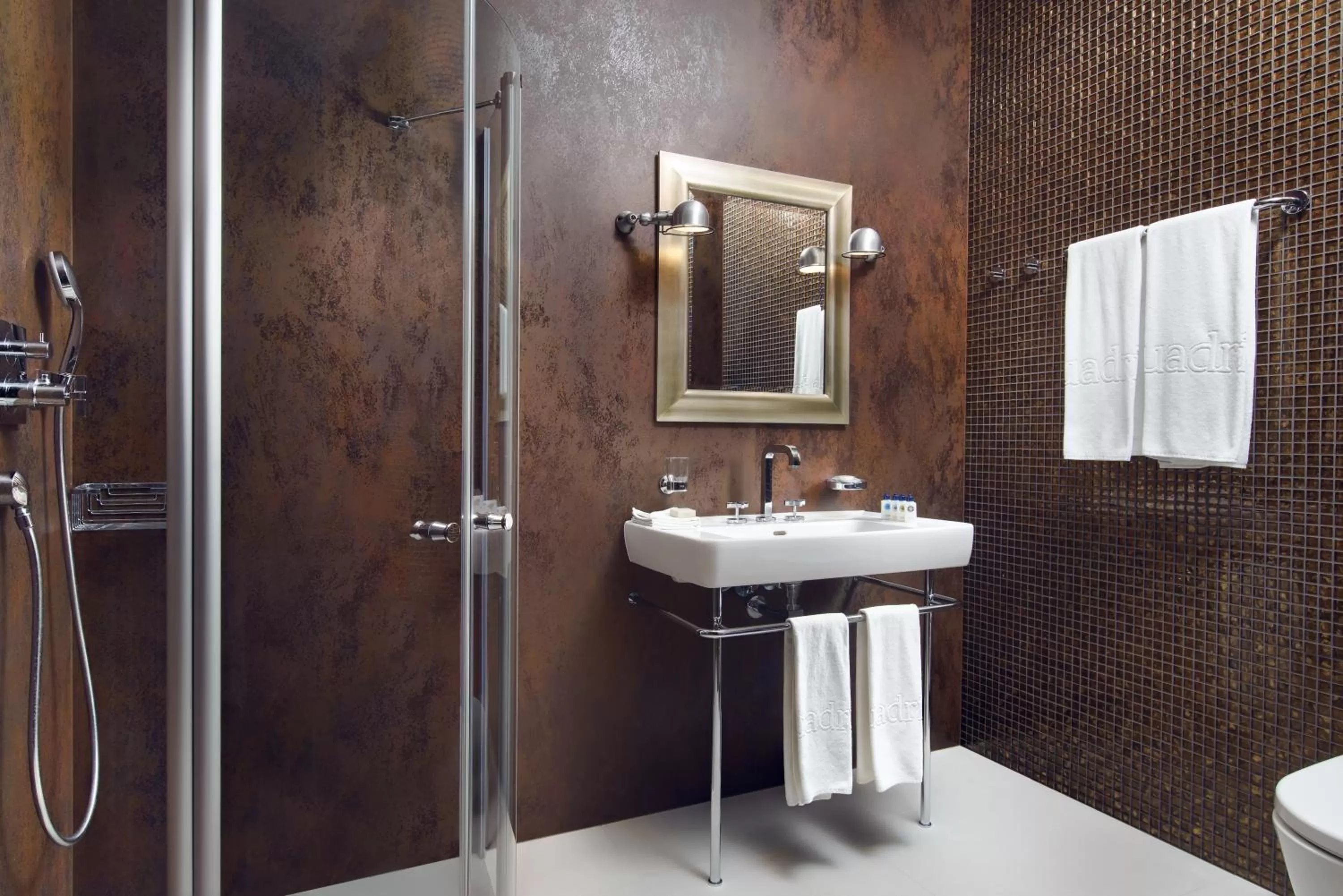 Shower in Relais & Châteaux Hotel Quadrille - Adults Only