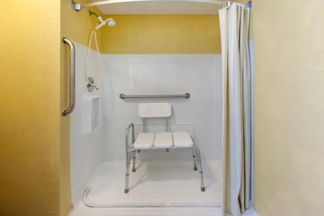 Super 8 by Wyndham Newcomerstown