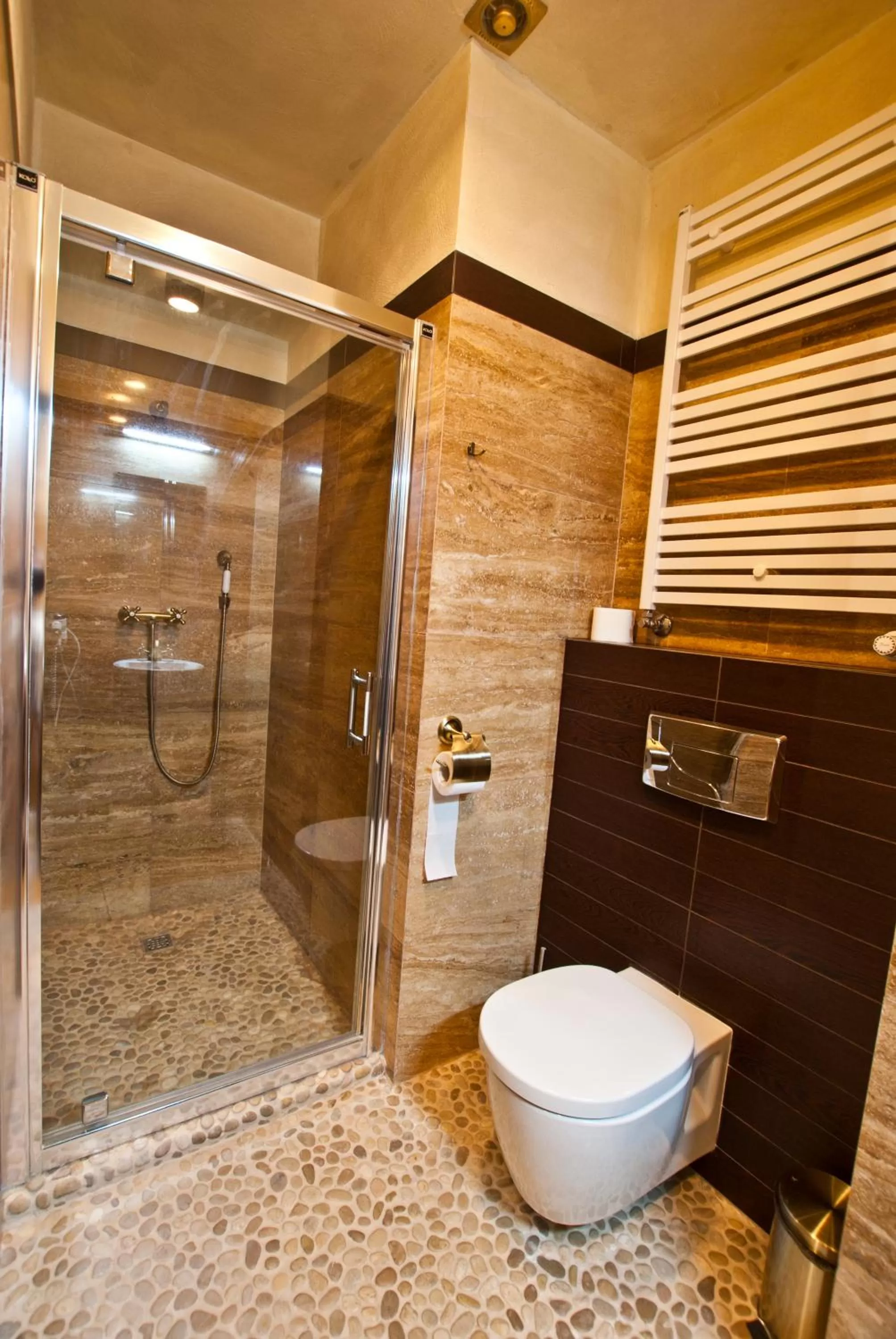 Shower, Bathroom in Zamek Uniejów