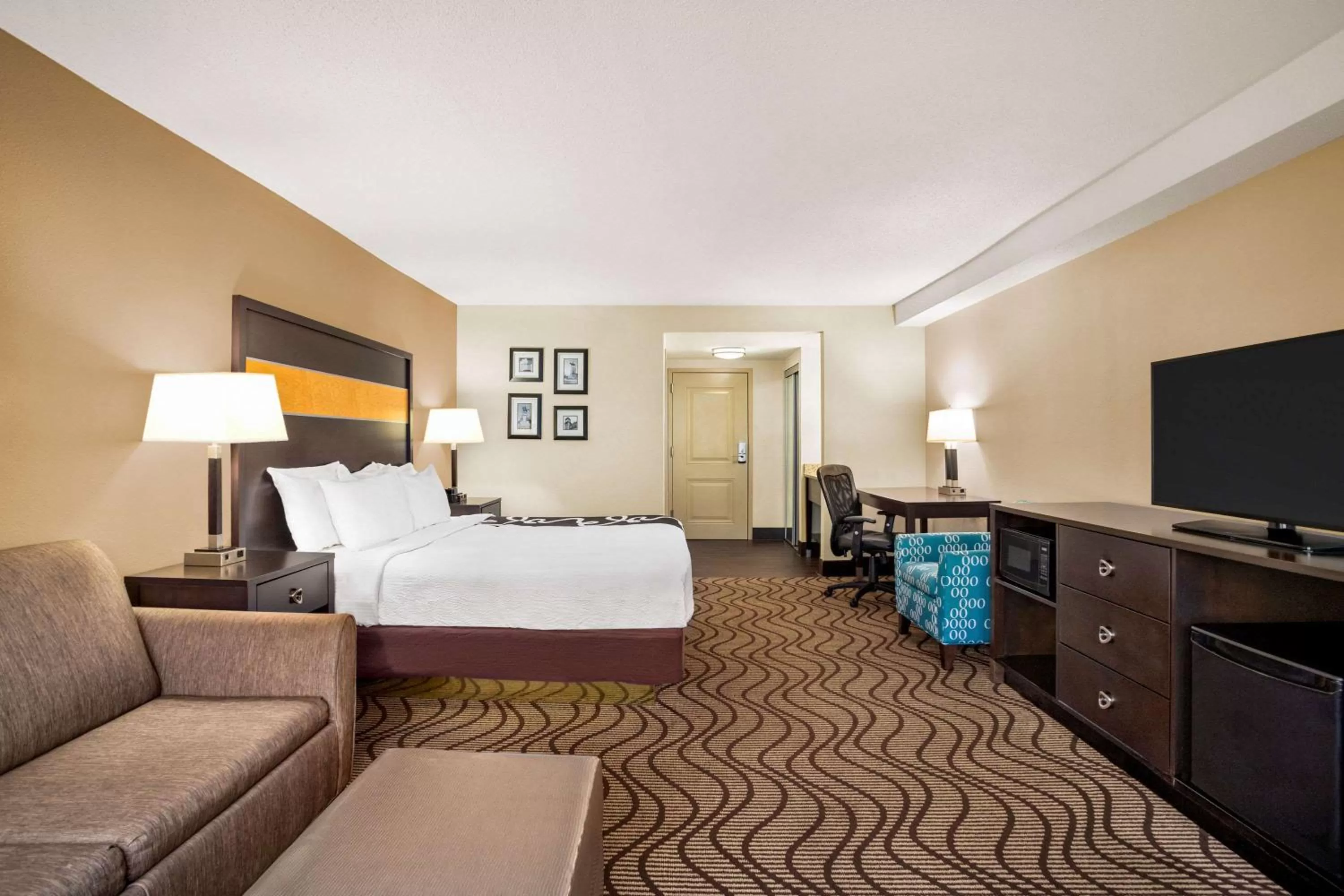 Photo of the whole room, Bed in La Quinta Inn & Suites by Wyndham Richmond-Midlothian