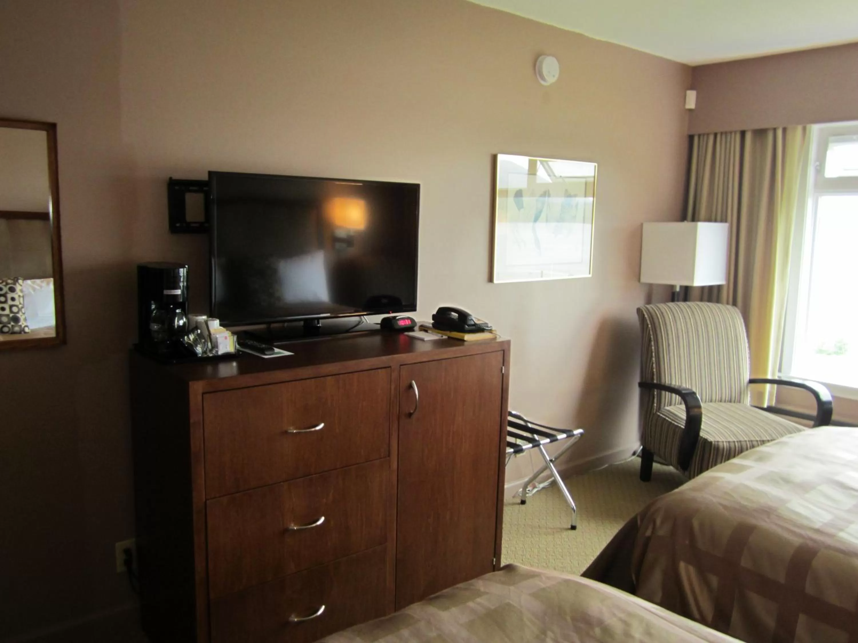 TV and multimedia, Bed in Inn on the Harbour