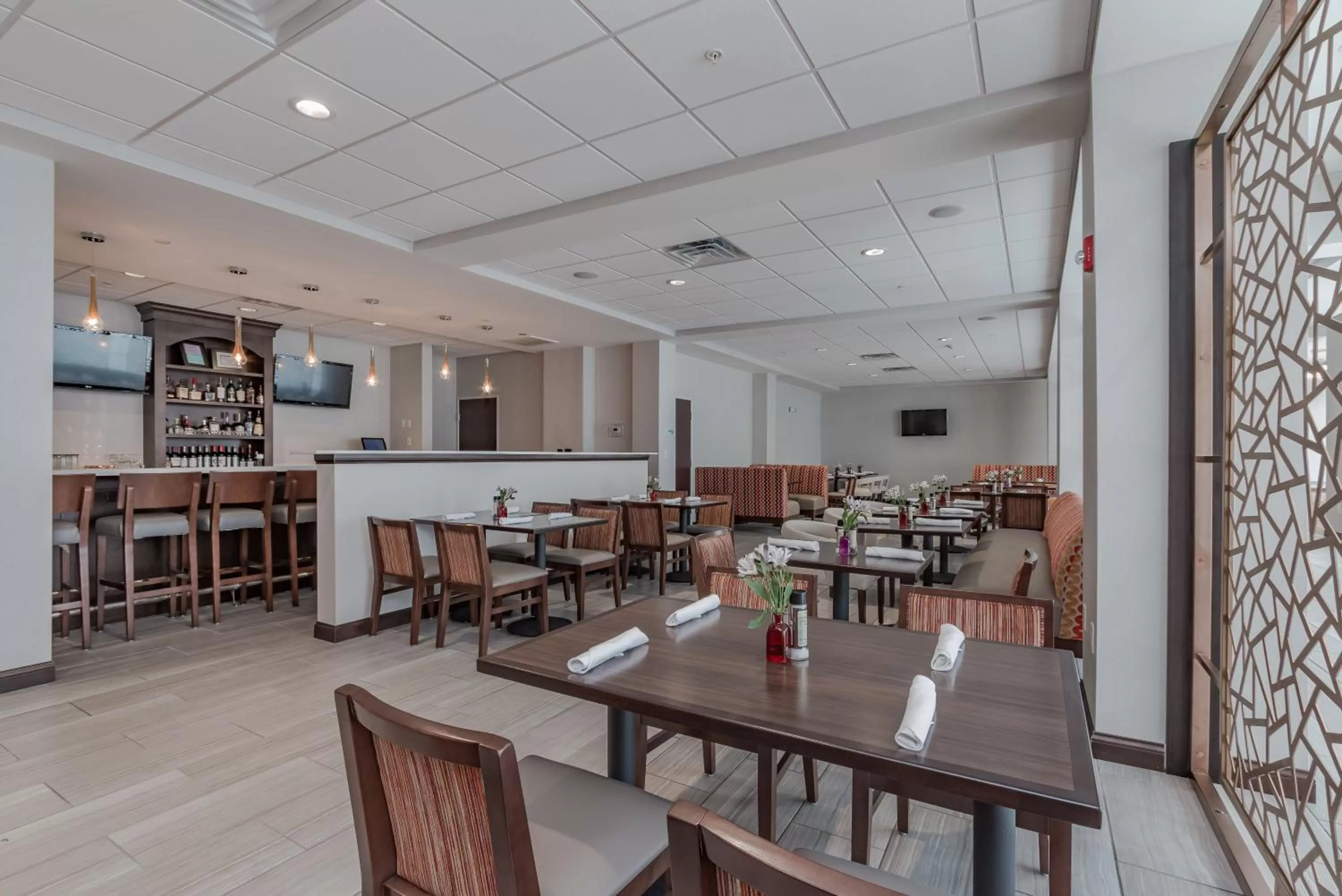 Restaurant/places to eat in Holiday Inn Mishawaka by IHG