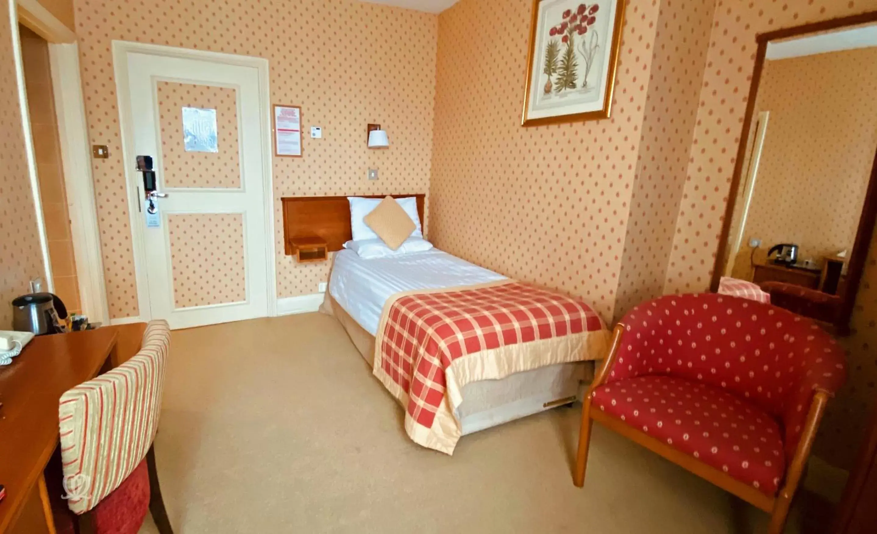 Single Room in Metropole Hotel and Spa Single Room in Metropole Hotel and Spa