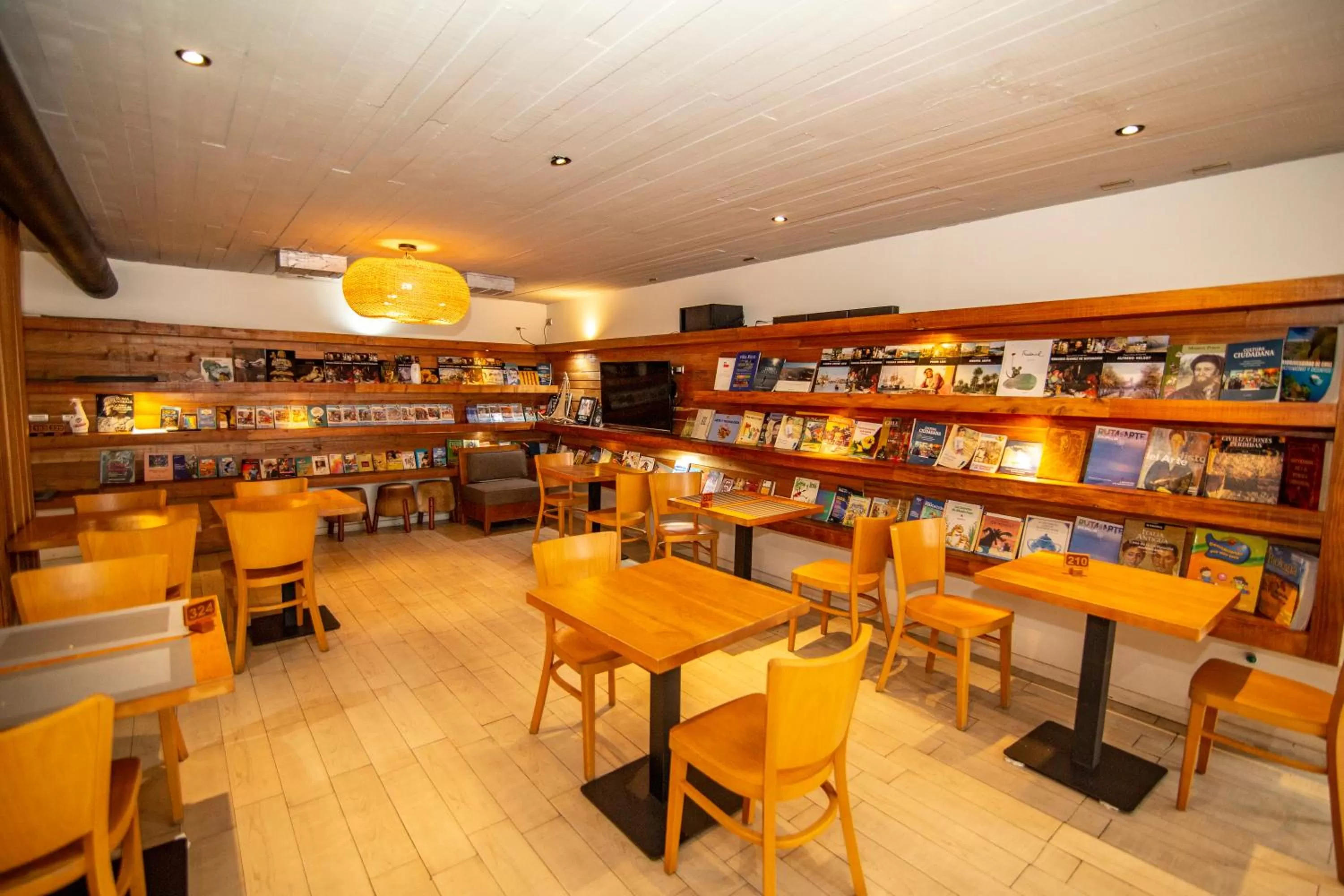 Library, Restaurant/Places to Eat in Hotel Cumbres del Sur