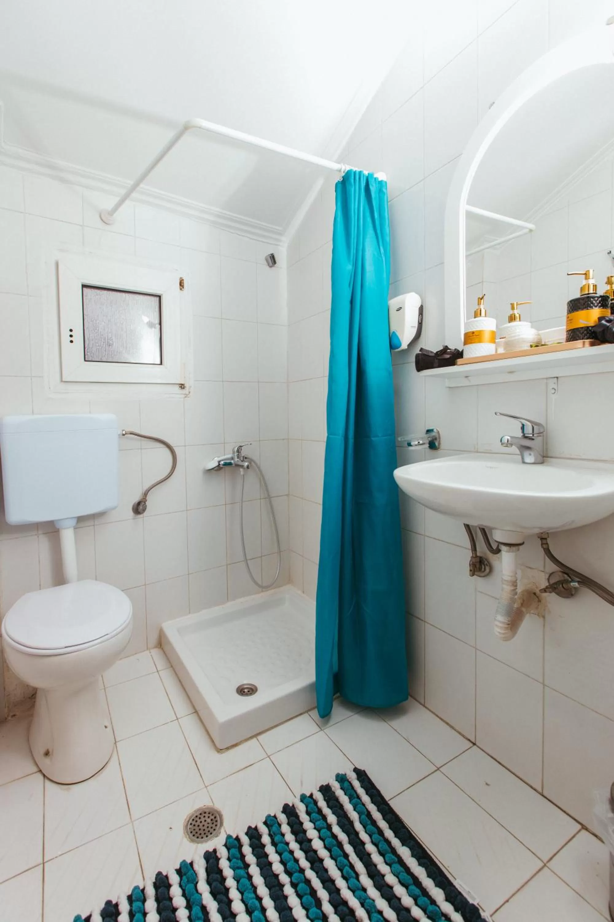 Toilet in Hotel Christina - Happy Days