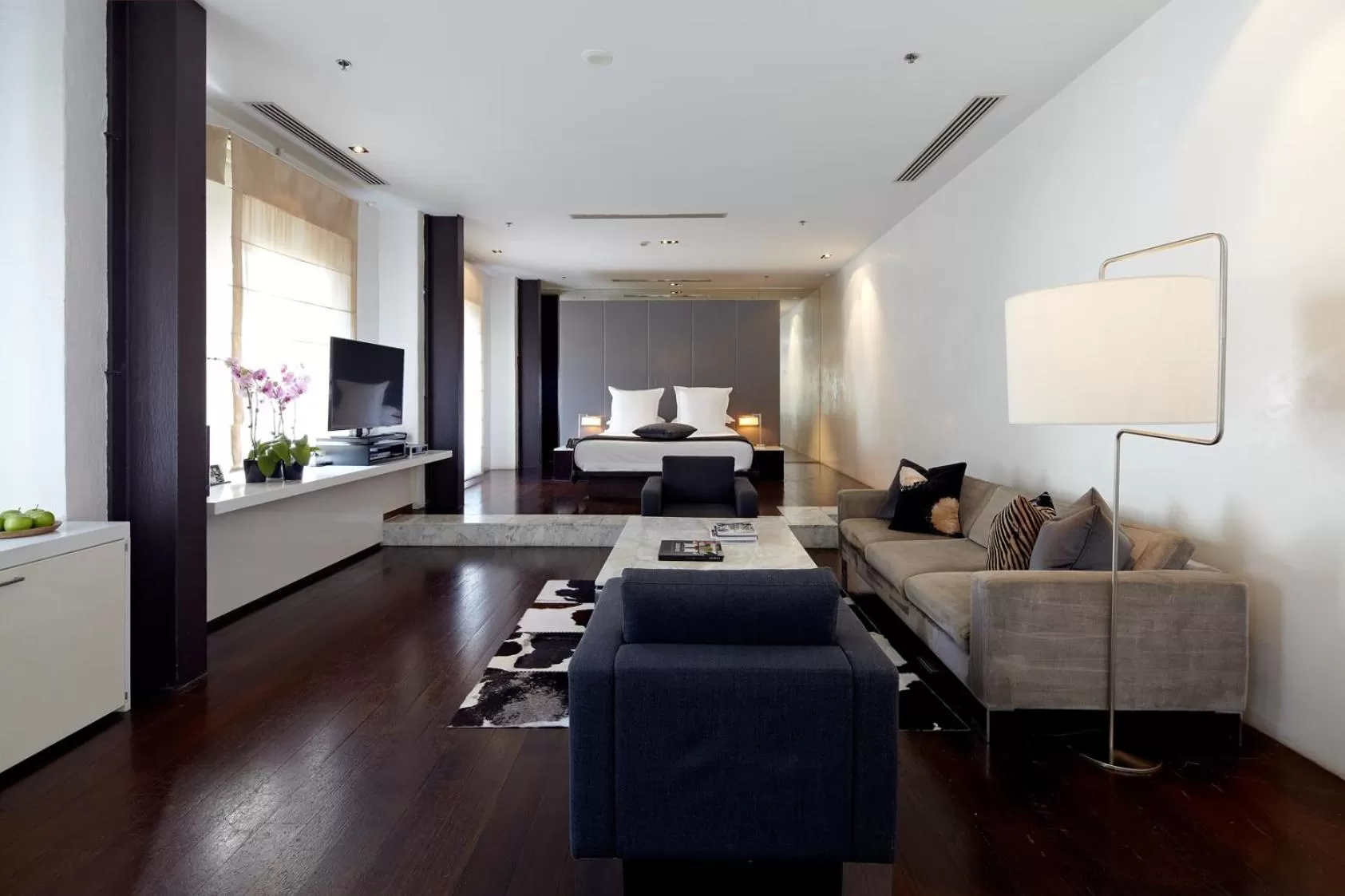 Photo of the whole room in Establishment Hotel