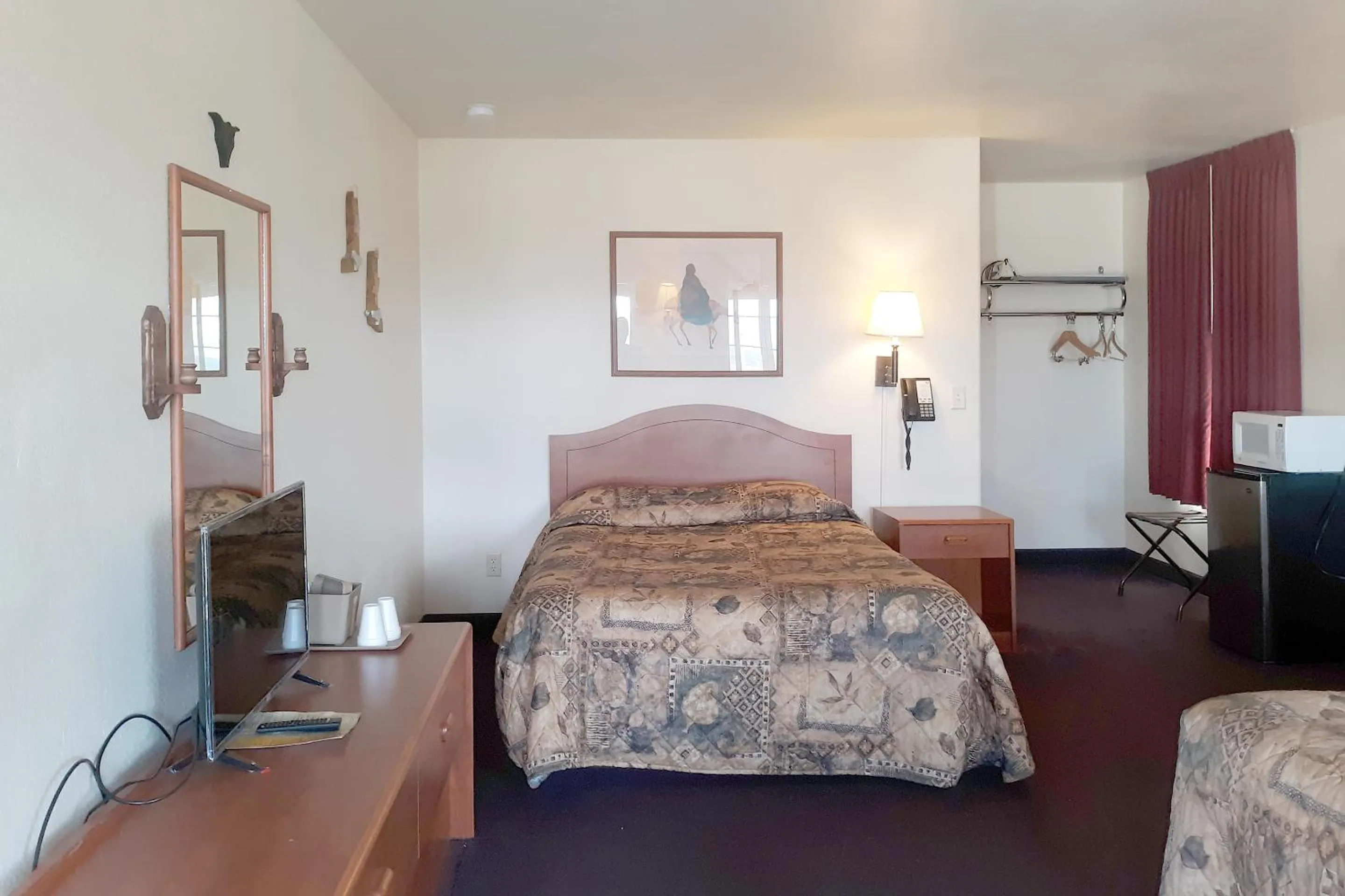 Bedroom, Bed in OYO Hotel Tombstone