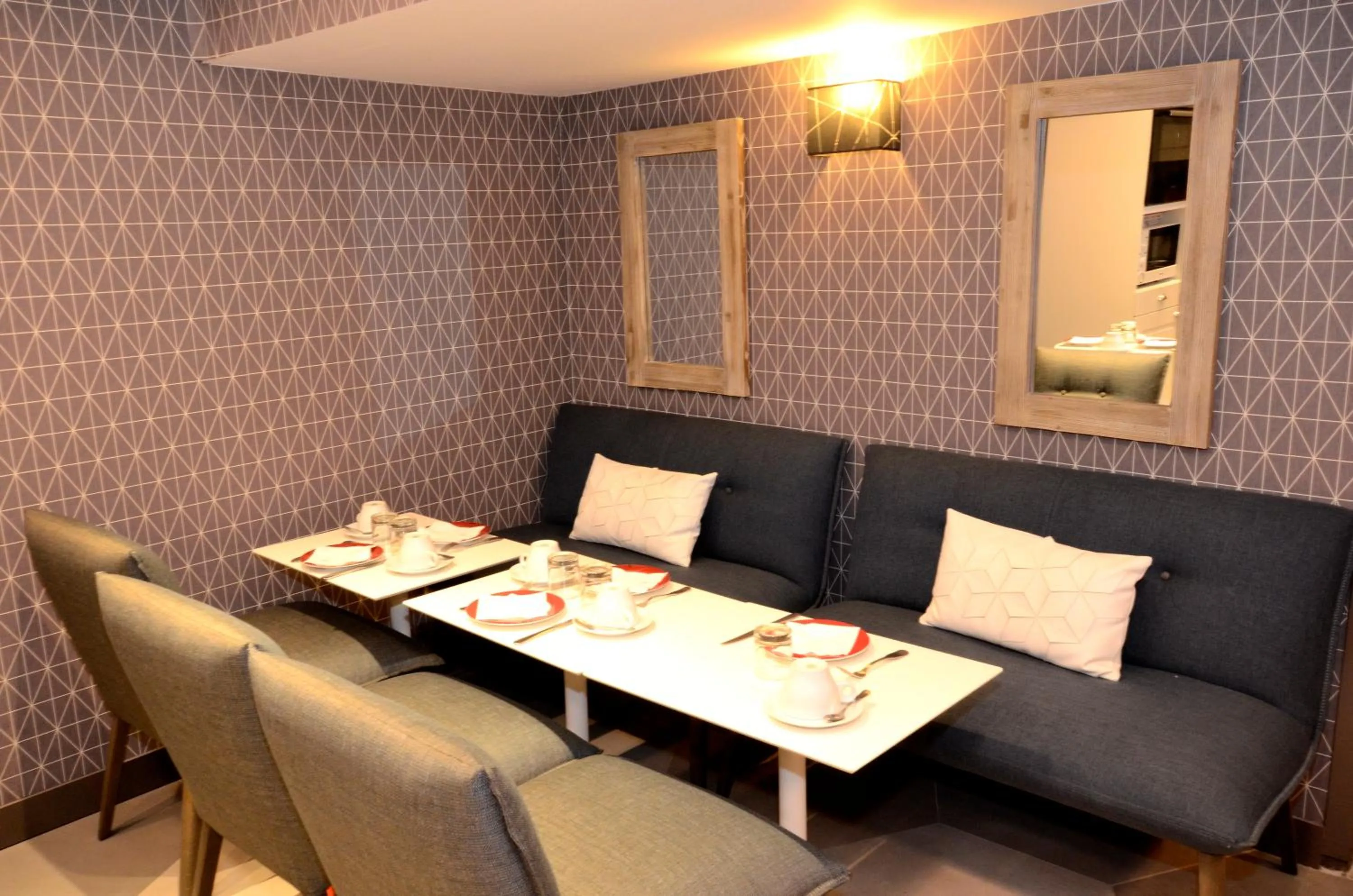 Restaurant/places to eat in Green hotels Confort Paris 13