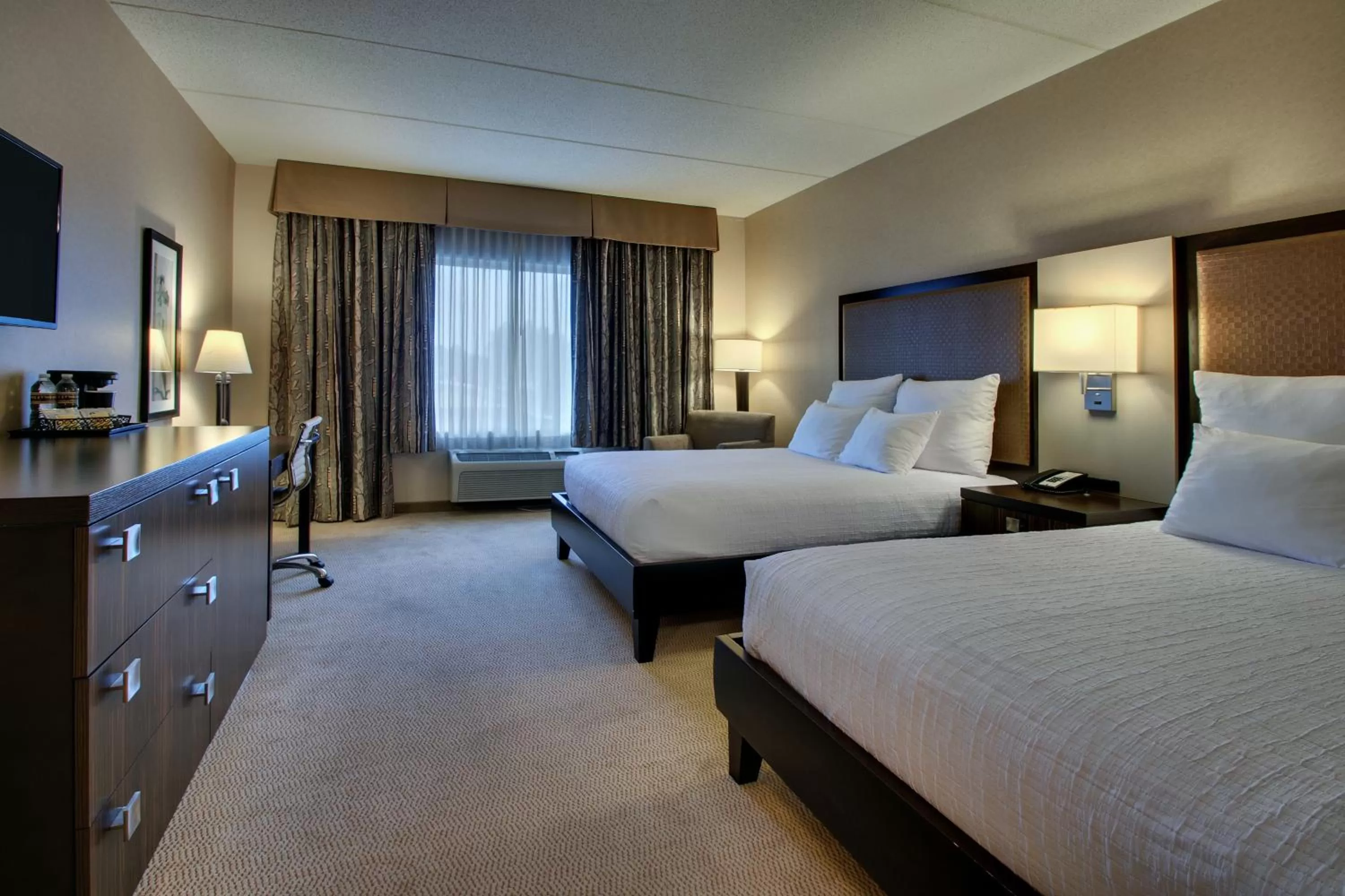 Bedroom, Bed in The Inn at Charles Town / Hollywood Casino