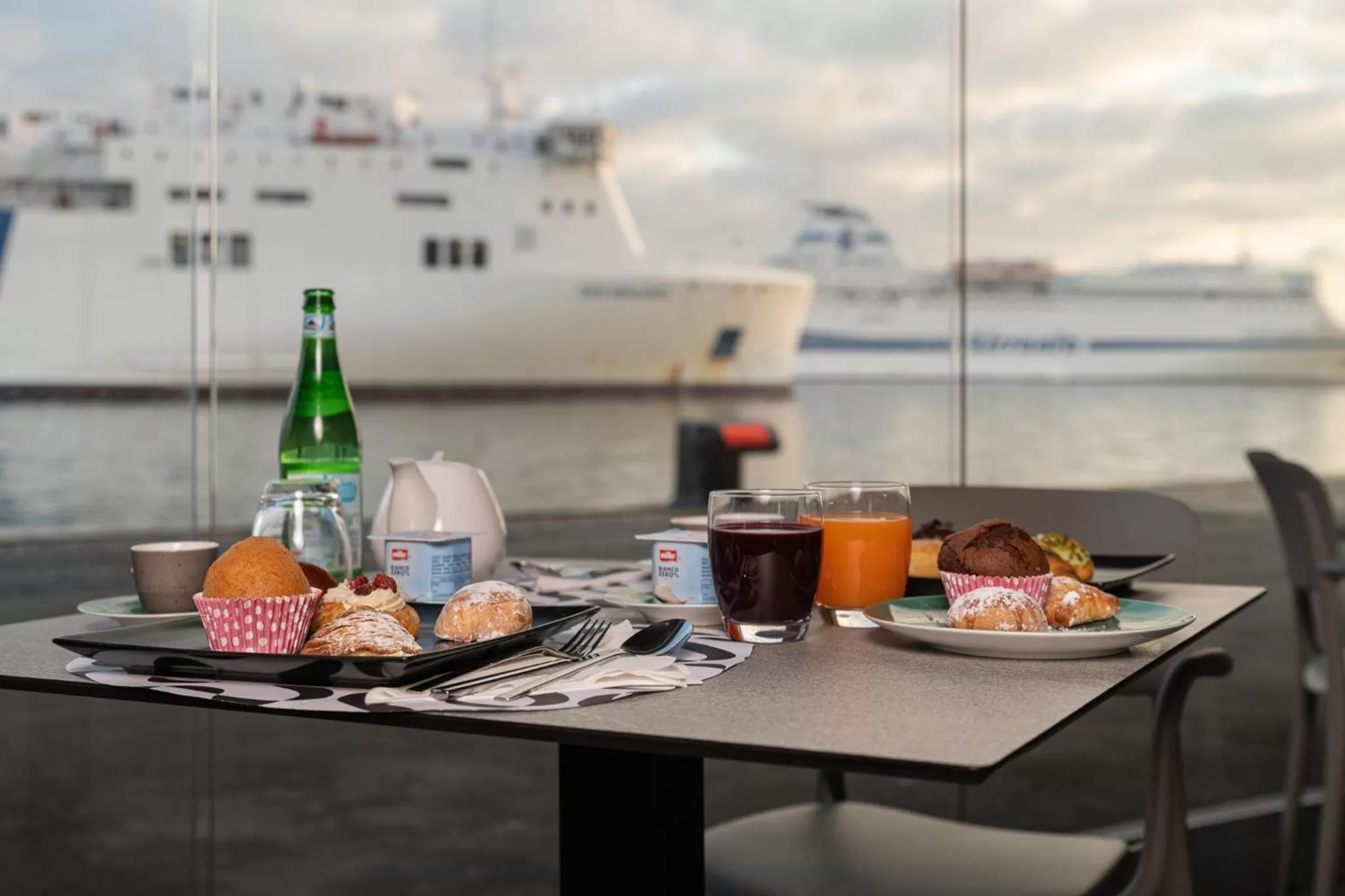 Food and drinks in Smart Hotel Napoli