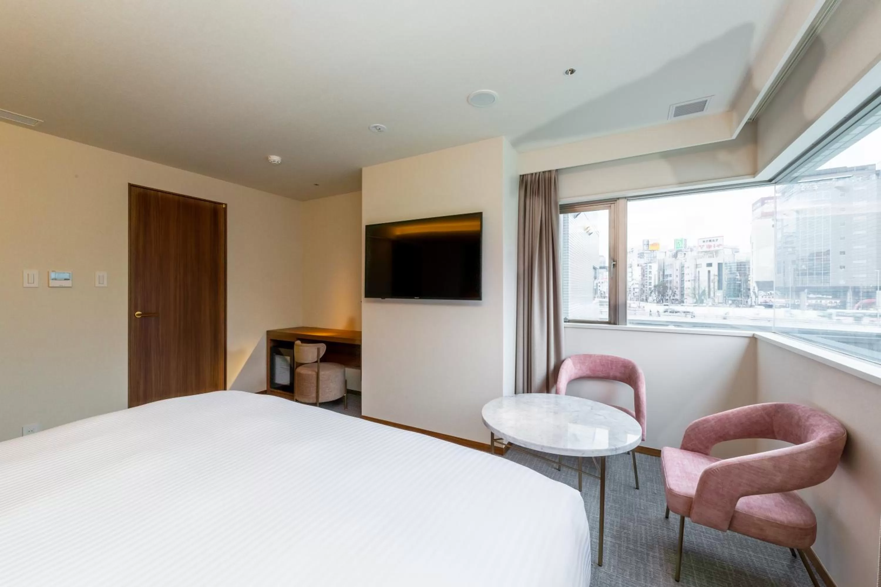 Photo of the whole room, Bed in The OneFive Villa Fukuoka