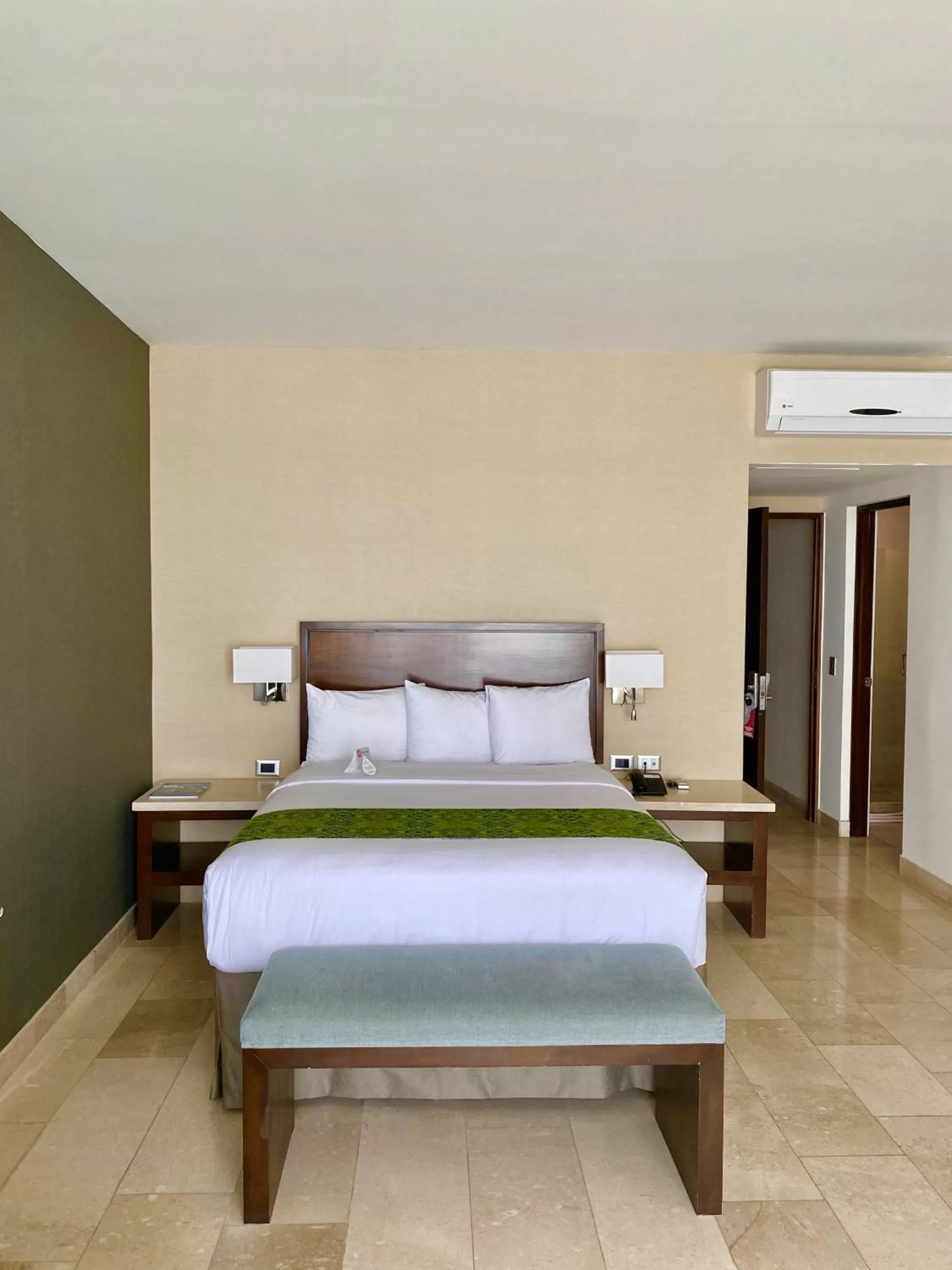 Bed in Seven Crown La Paz Malecon