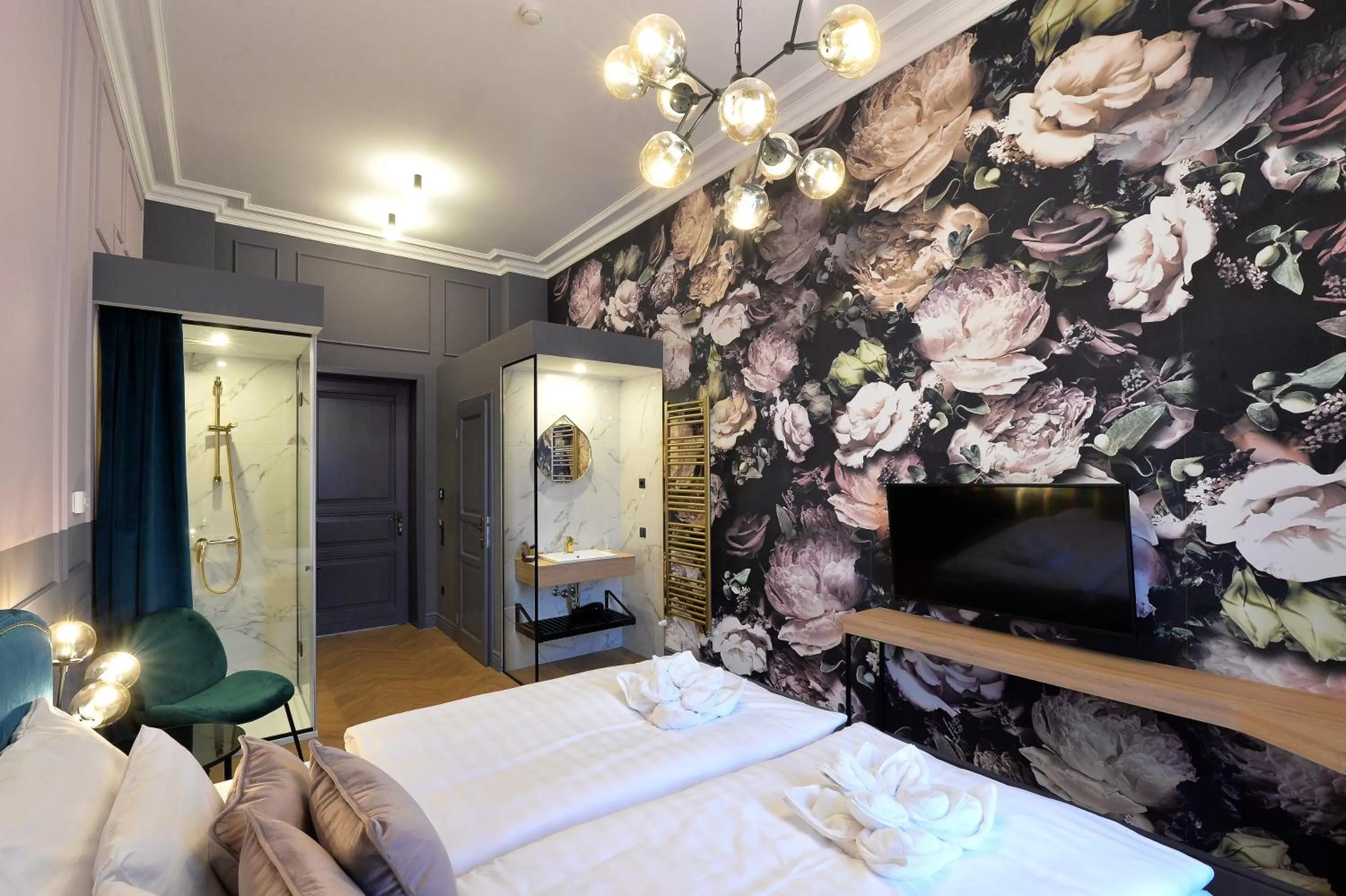 Photo of the whole room, TV/Entertainment Center in 1552 Boutique Hotel