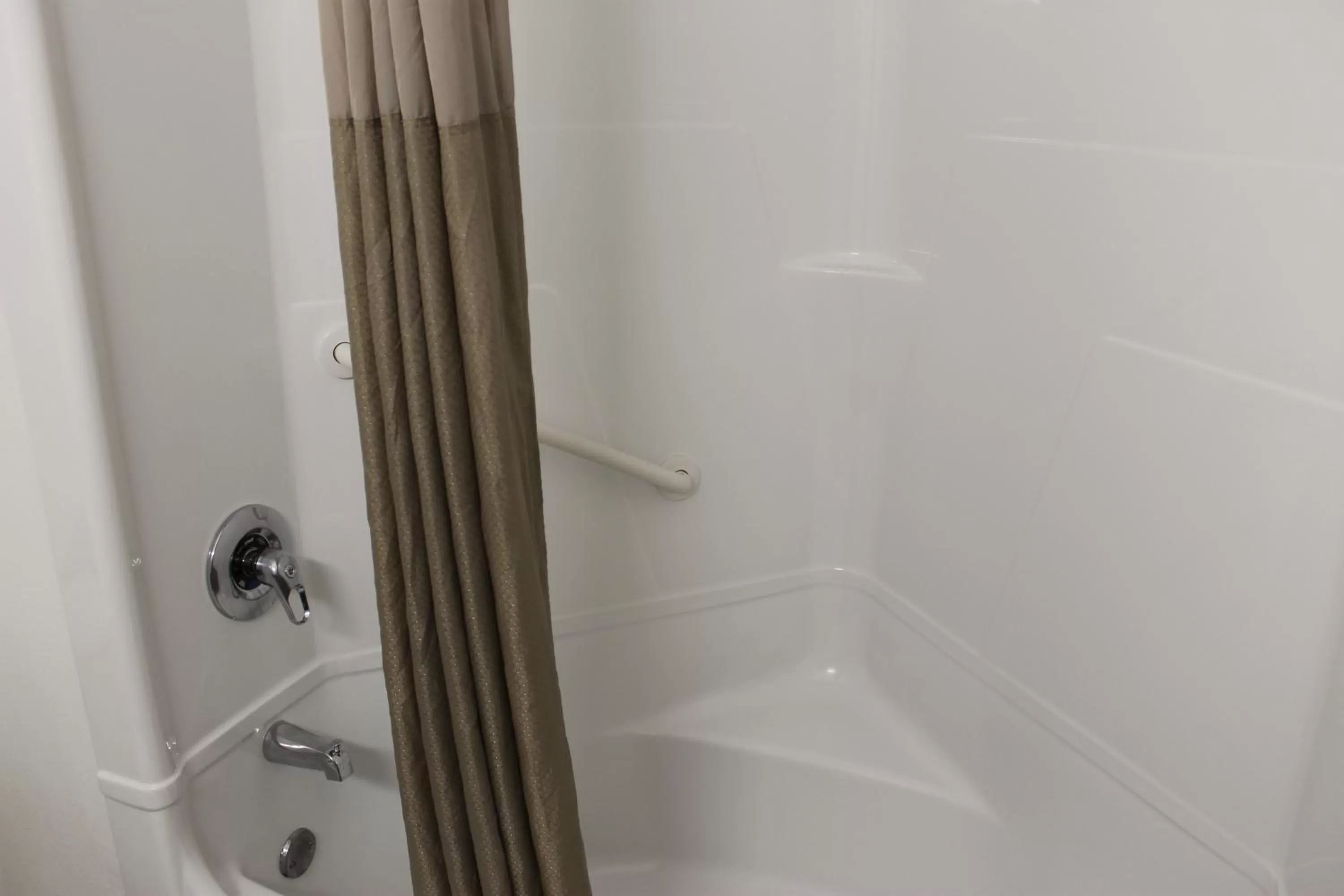 Bath in Motel 6-Terrell, TX