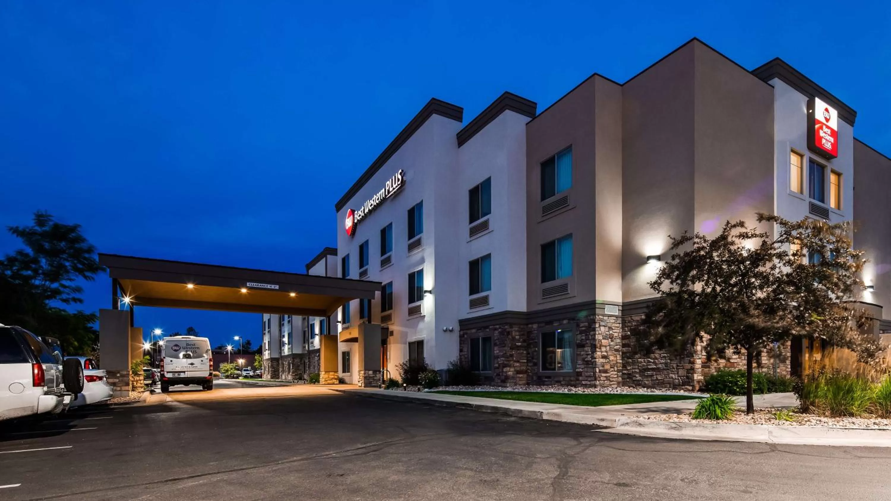 Property building in Best Western Plus Airport Inn & Suites