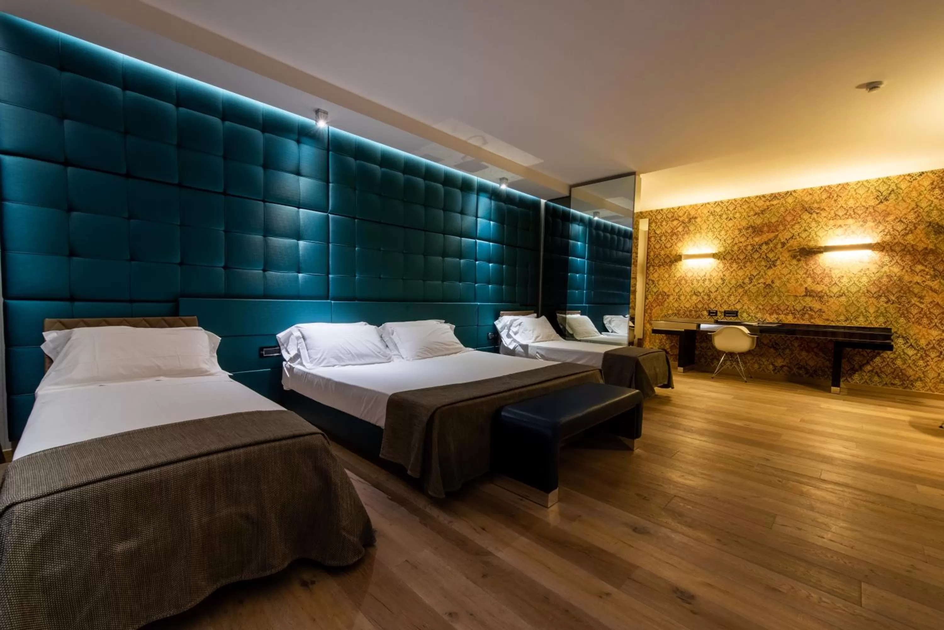 Photo of the whole room, Bed in Viola Mhotel