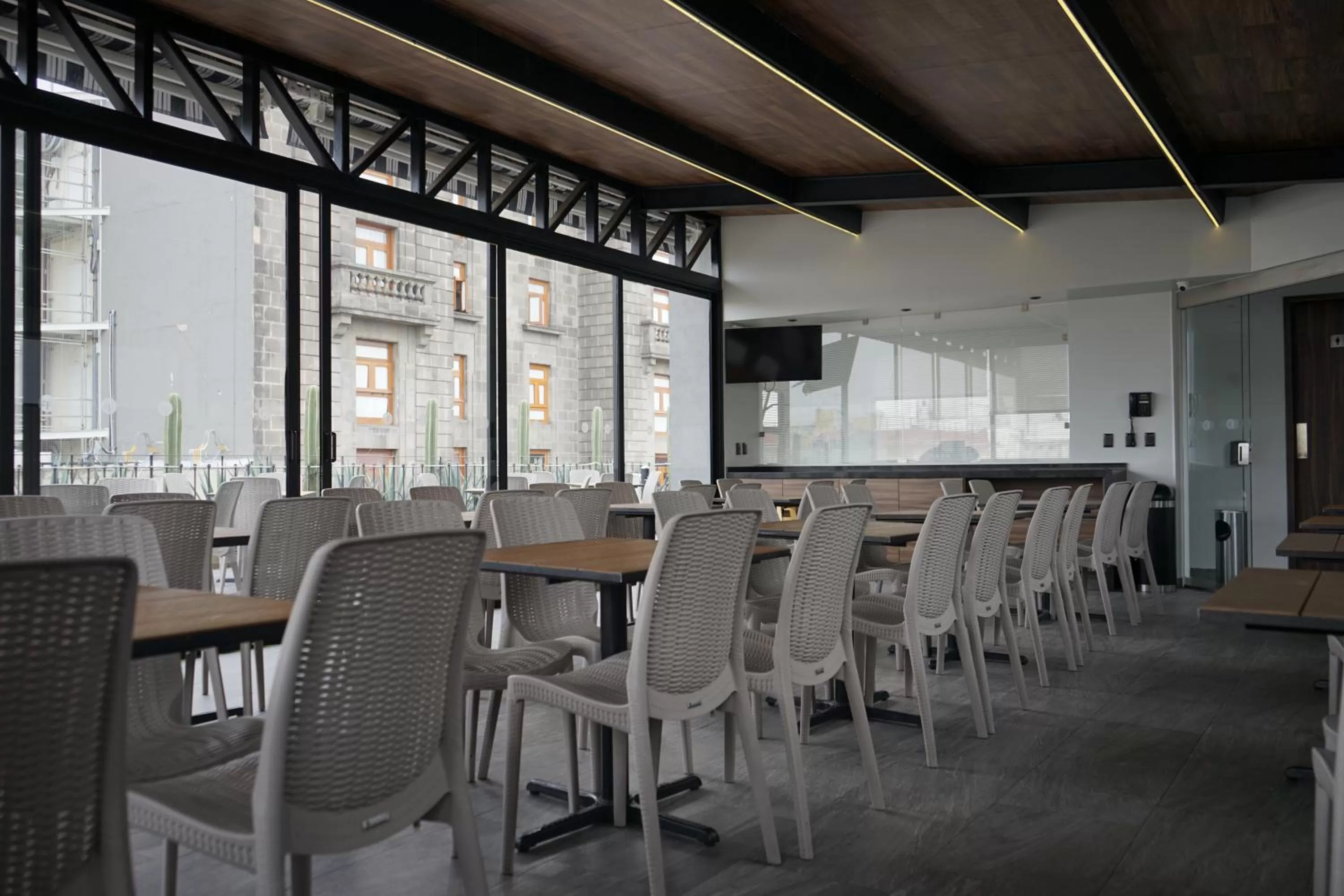 Restaurant/places to eat in Hotel Principal