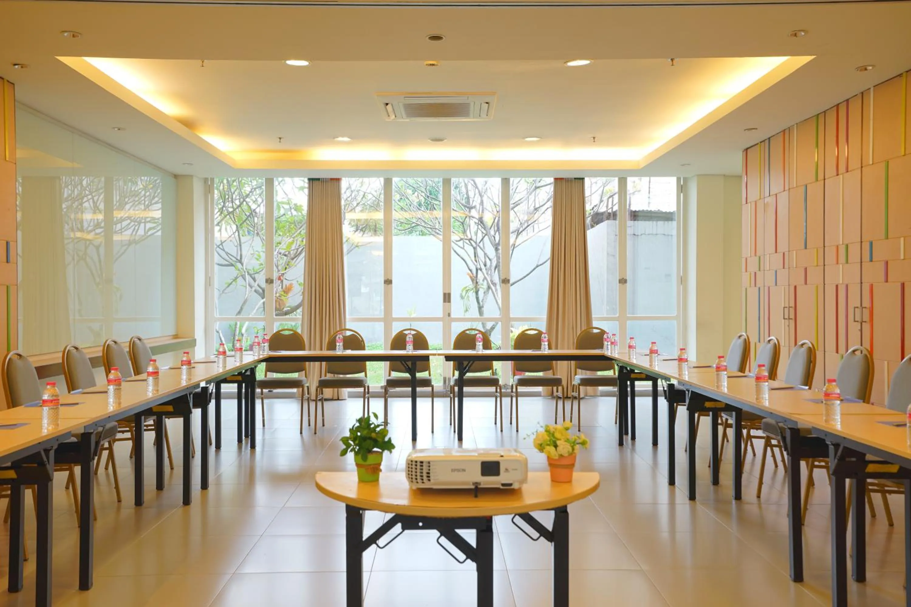 Meeting/conference room in POP! Hotel Sangaji Yogyakarta