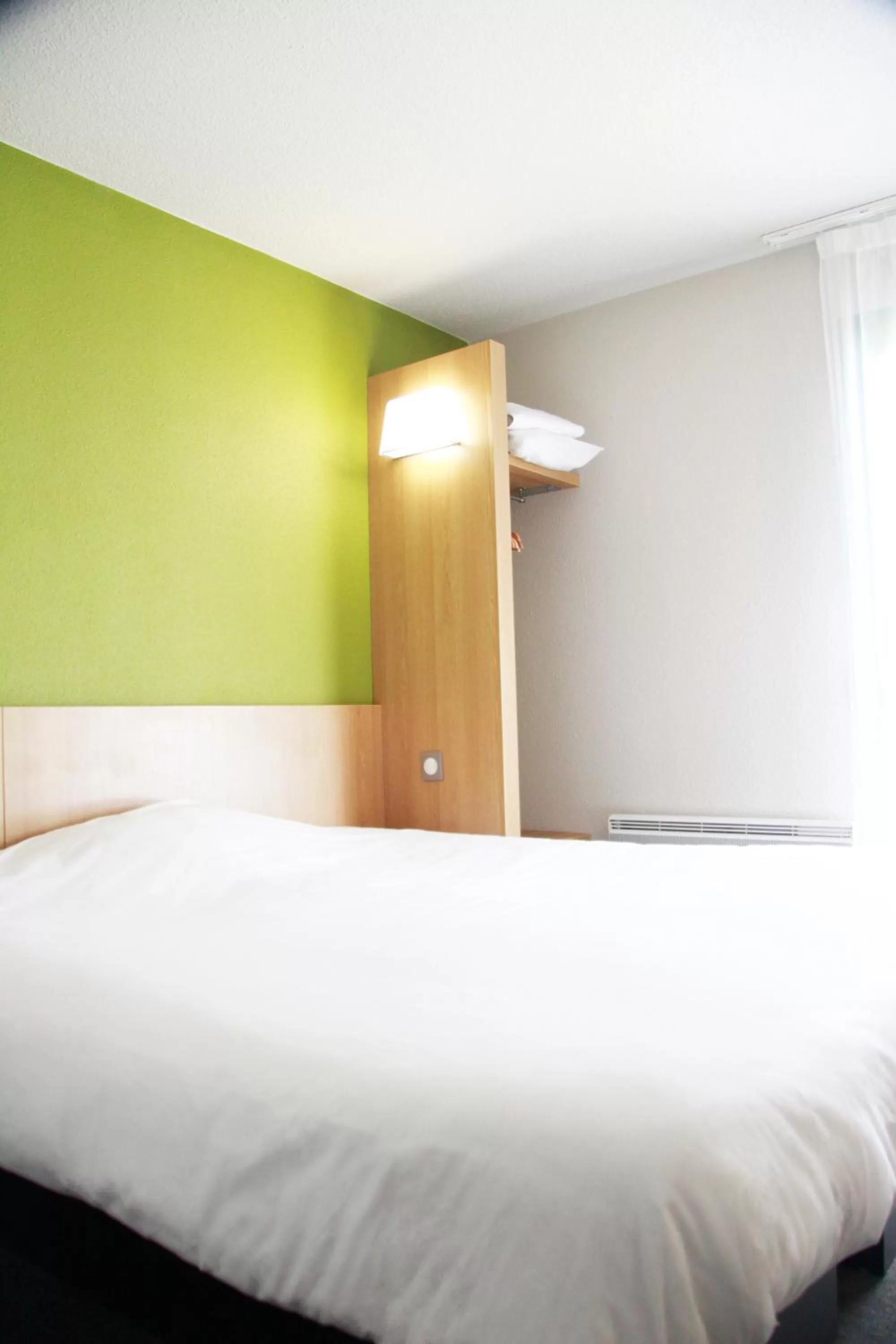 Bedroom, Bed in Hotel Inn design Vierzon