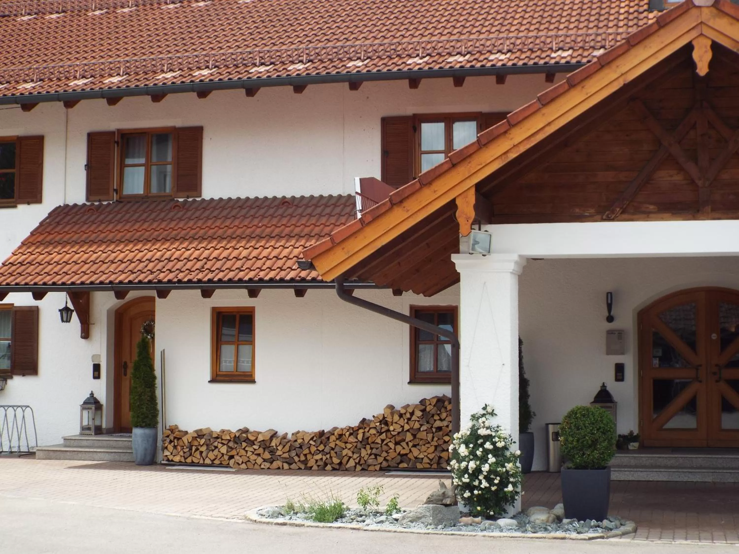 Facade/entrance, Property Building in Hotel Isartaler Hof