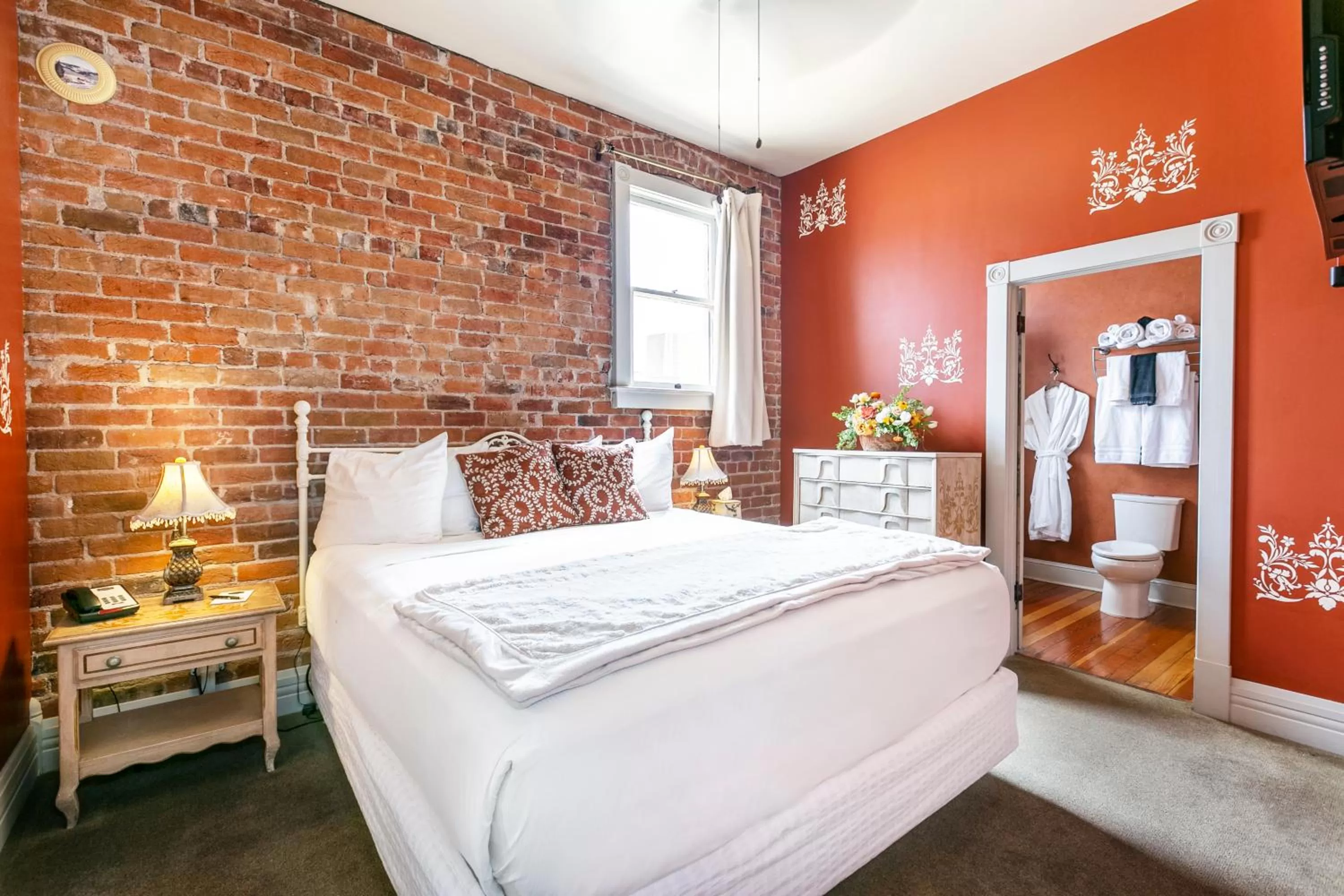 Deluxe King Suite in Grand Highland Hotel