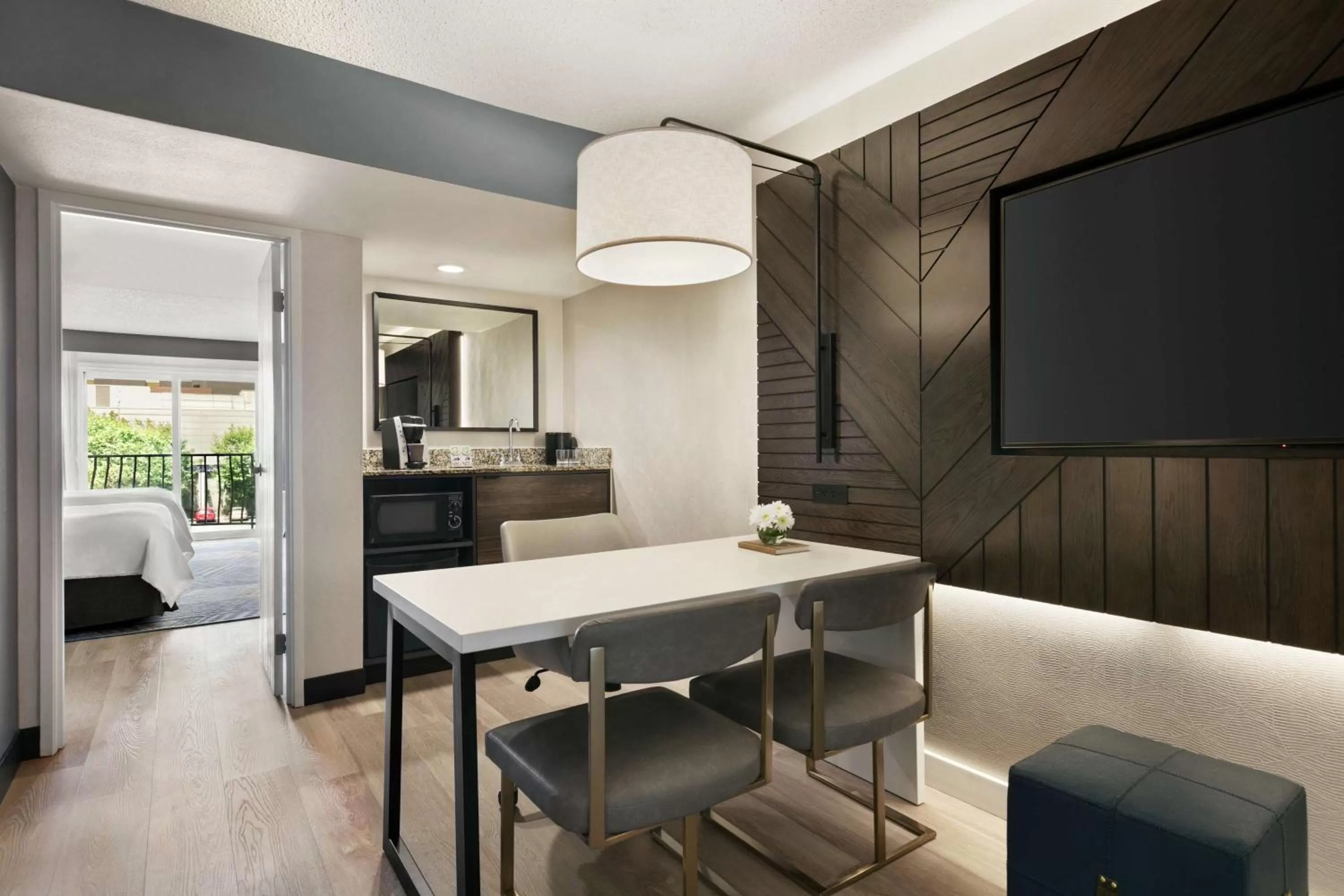 Bedroom in Embassy Suites by Hilton Los Angeles Downey