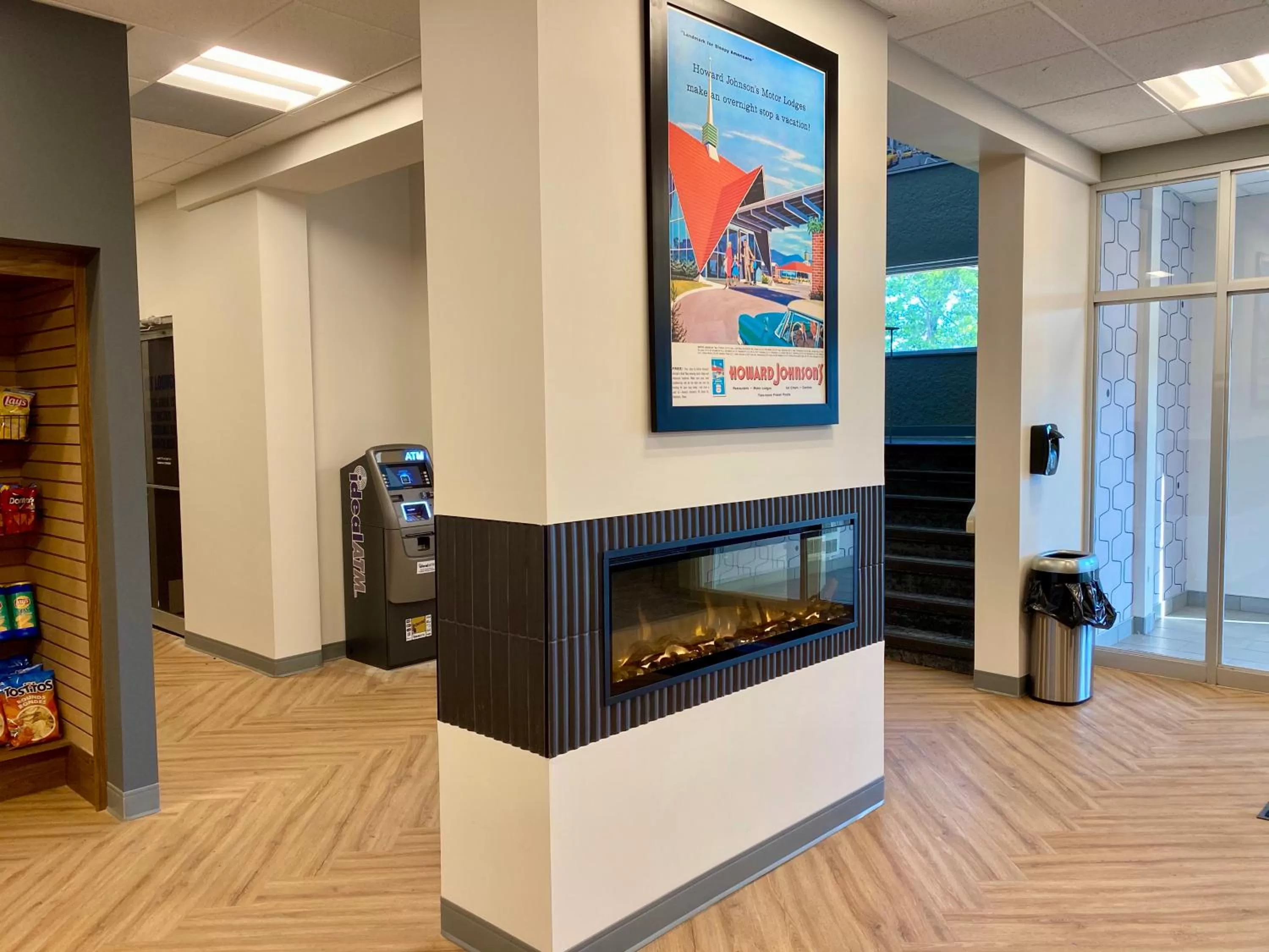 Lobby or reception in Howard Johnson by Wyndham Winnipeg West