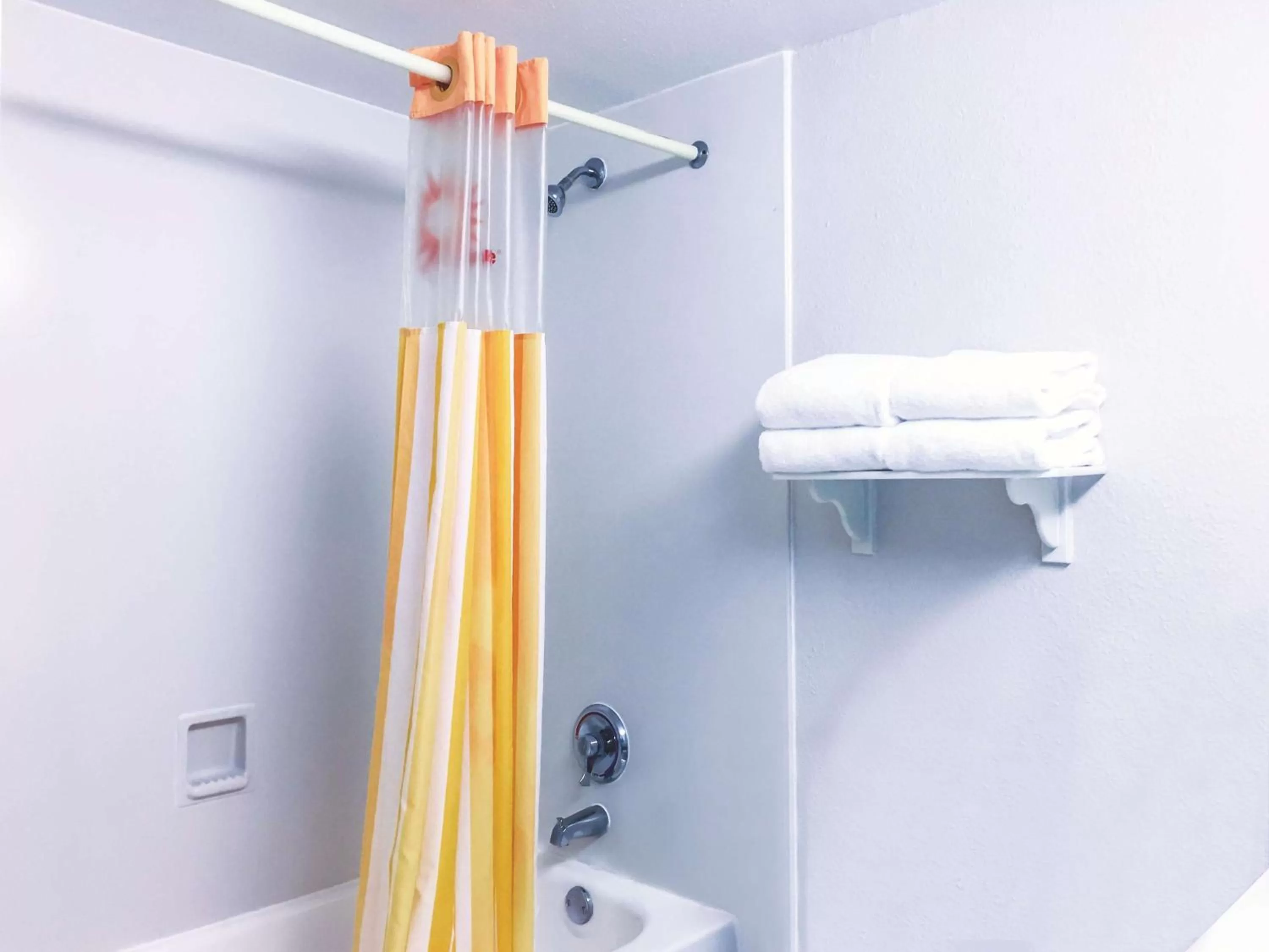 Photo of the whole room in La Quinta Inn by Wyndham Moline Airport