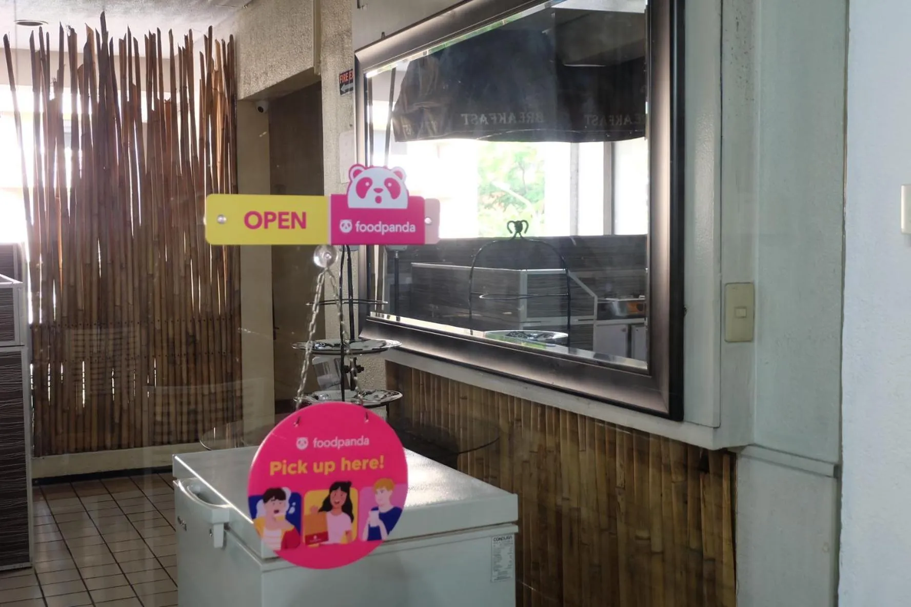 Restaurant/places to eat in Spaces Hotel Makati