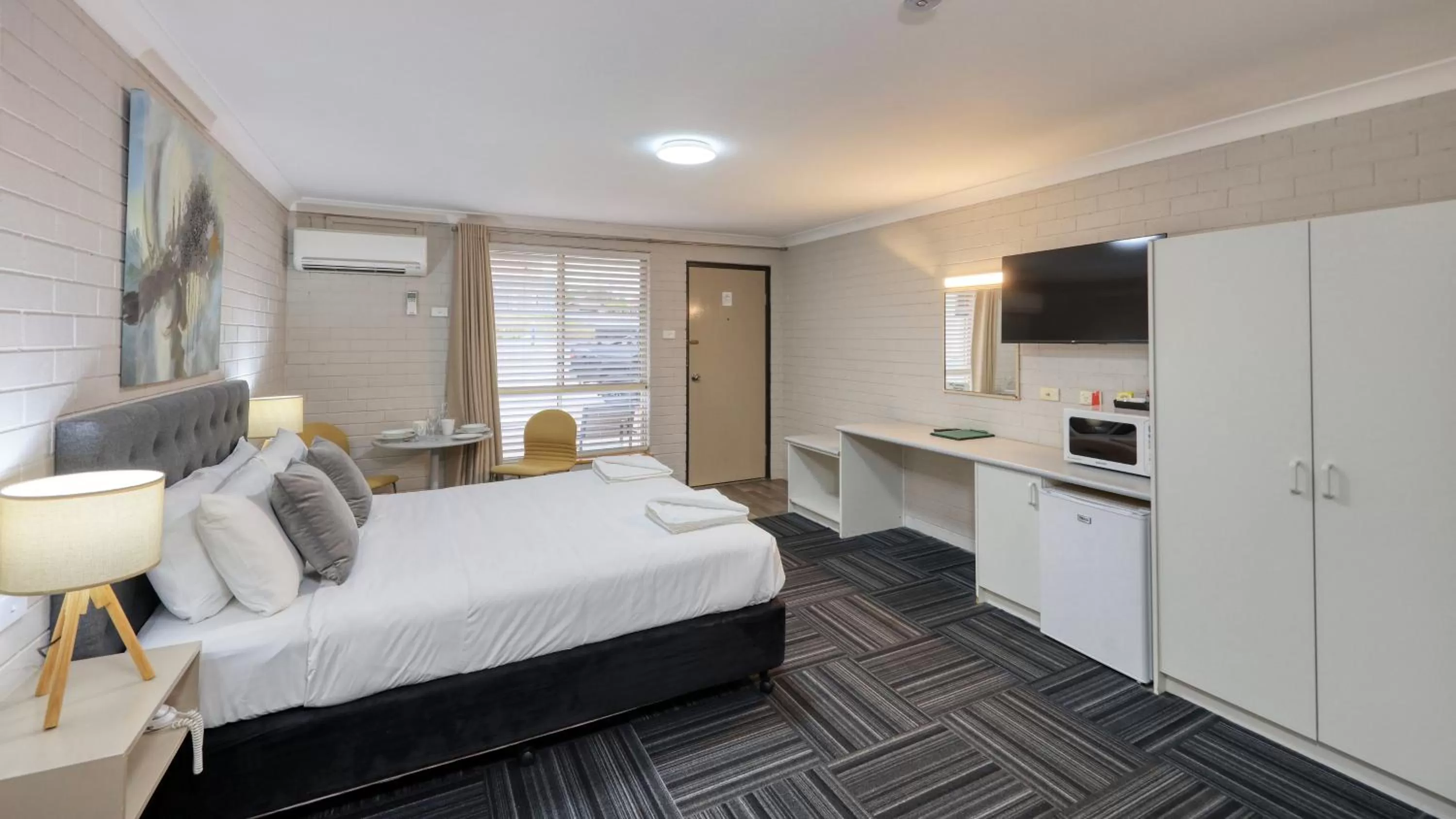 Bed in Canowindra Riverview Motel