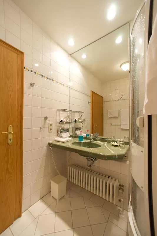 Bathroom in Hotel Aselager Mühle