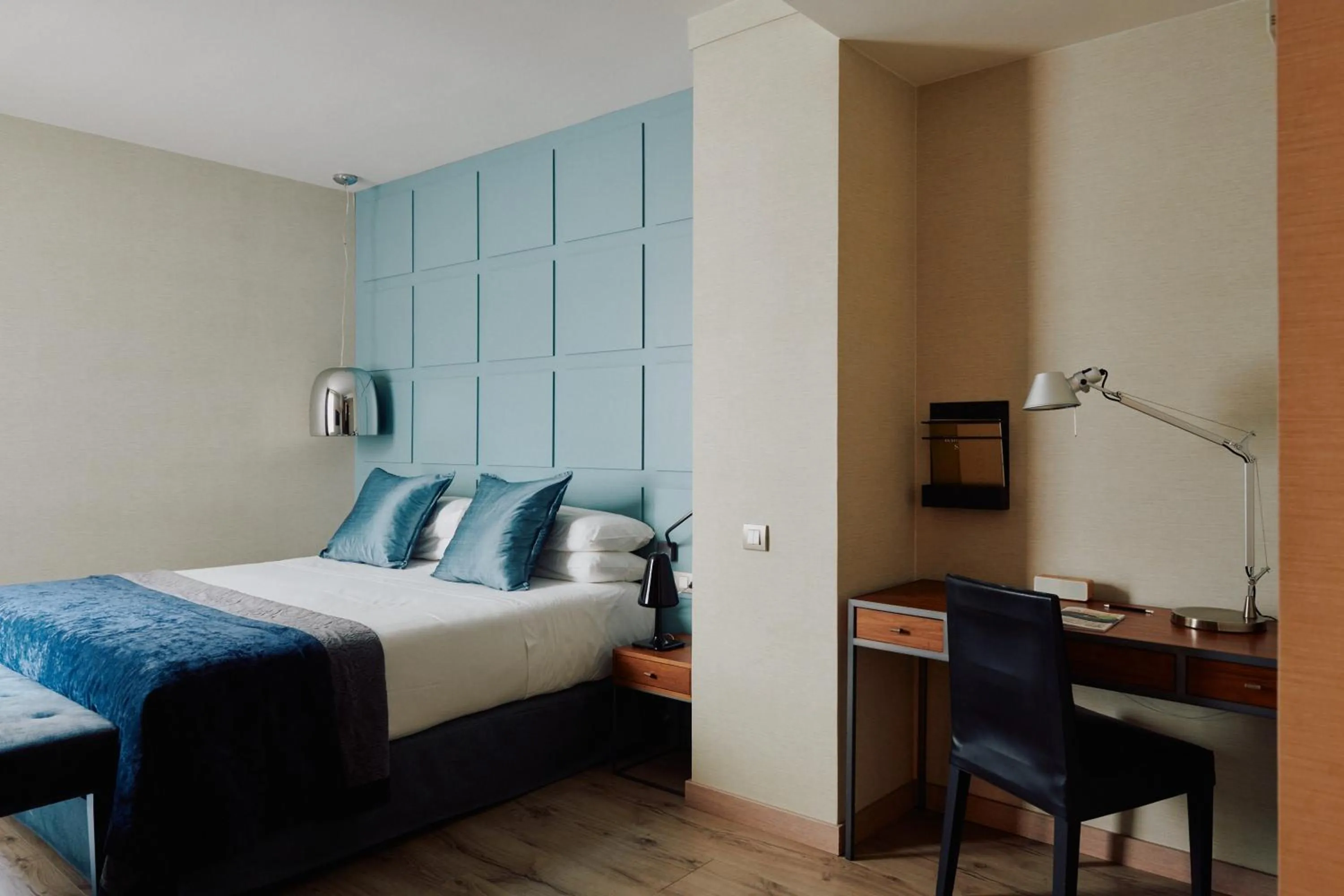 Deluxe Double or Twin Room in Gallery Hotel