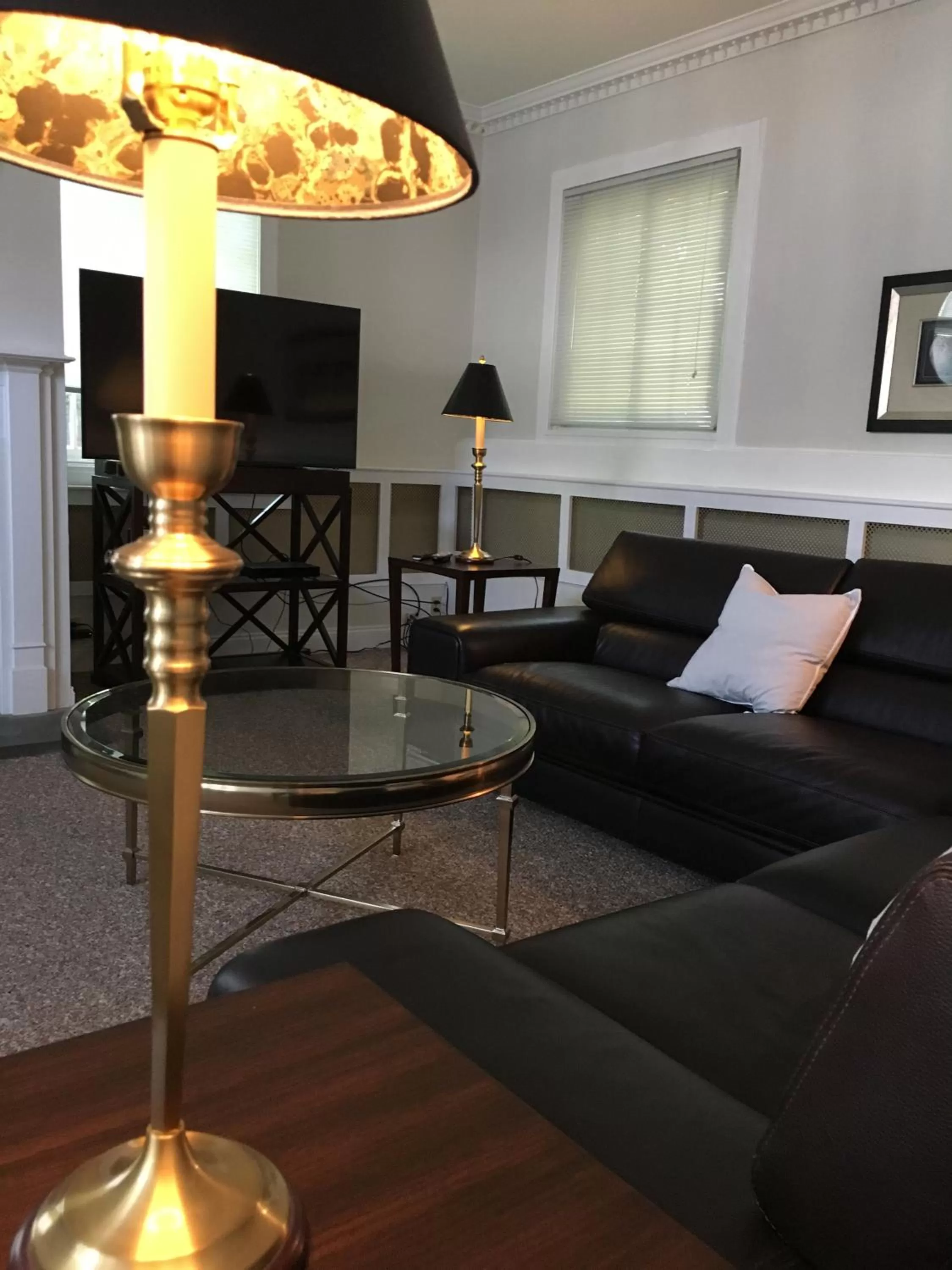 The Argus Hotel & Cocktail Lounge