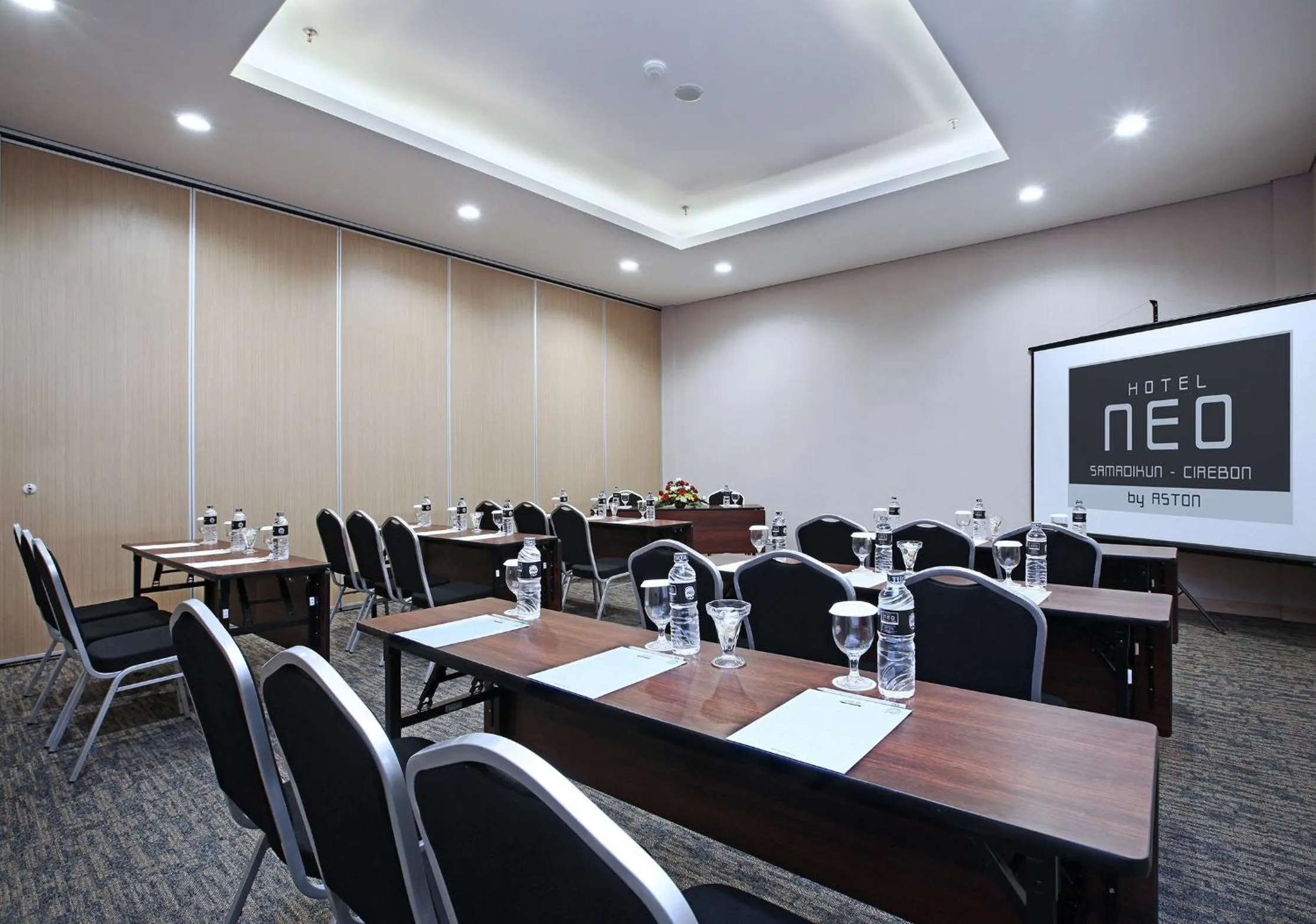 Meeting/conference room in Hotel NEO Cirebon by ASTON
