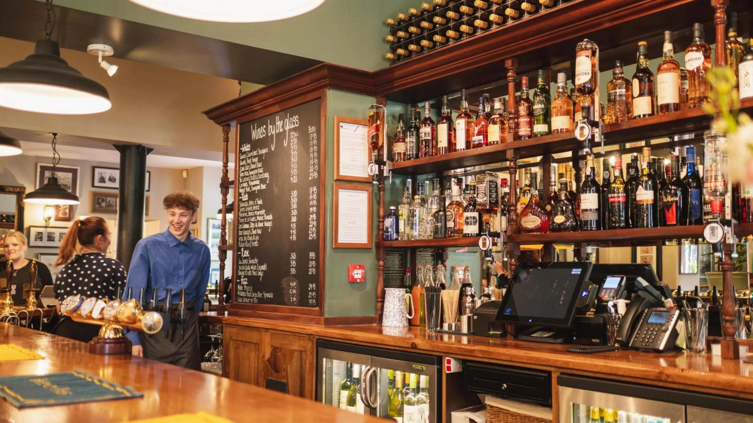 Lounge or bar in The Highdown – Brunning and Price