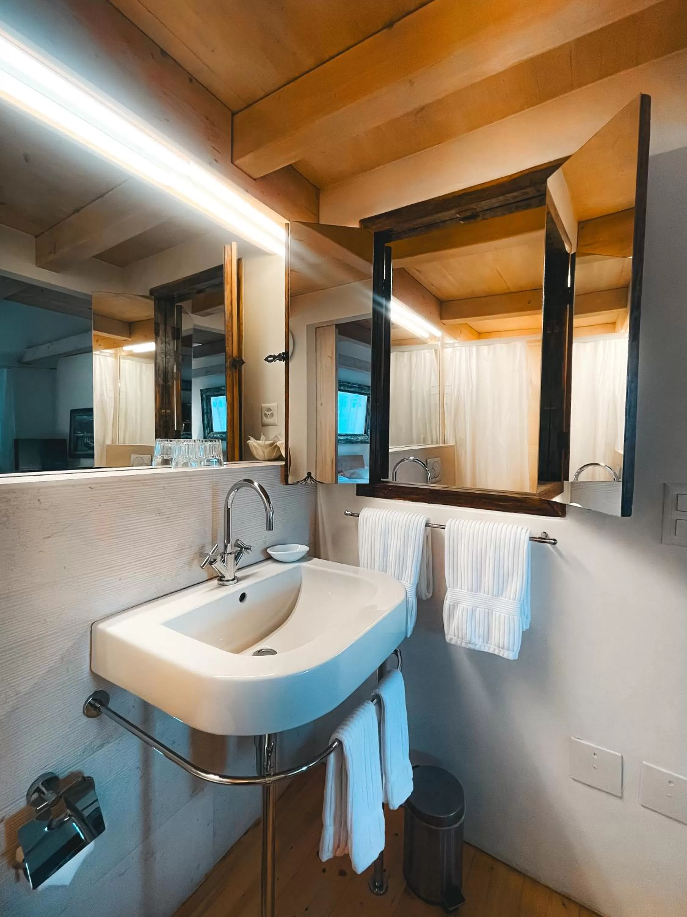 Shower in Case di Sotto, House & Breakfast