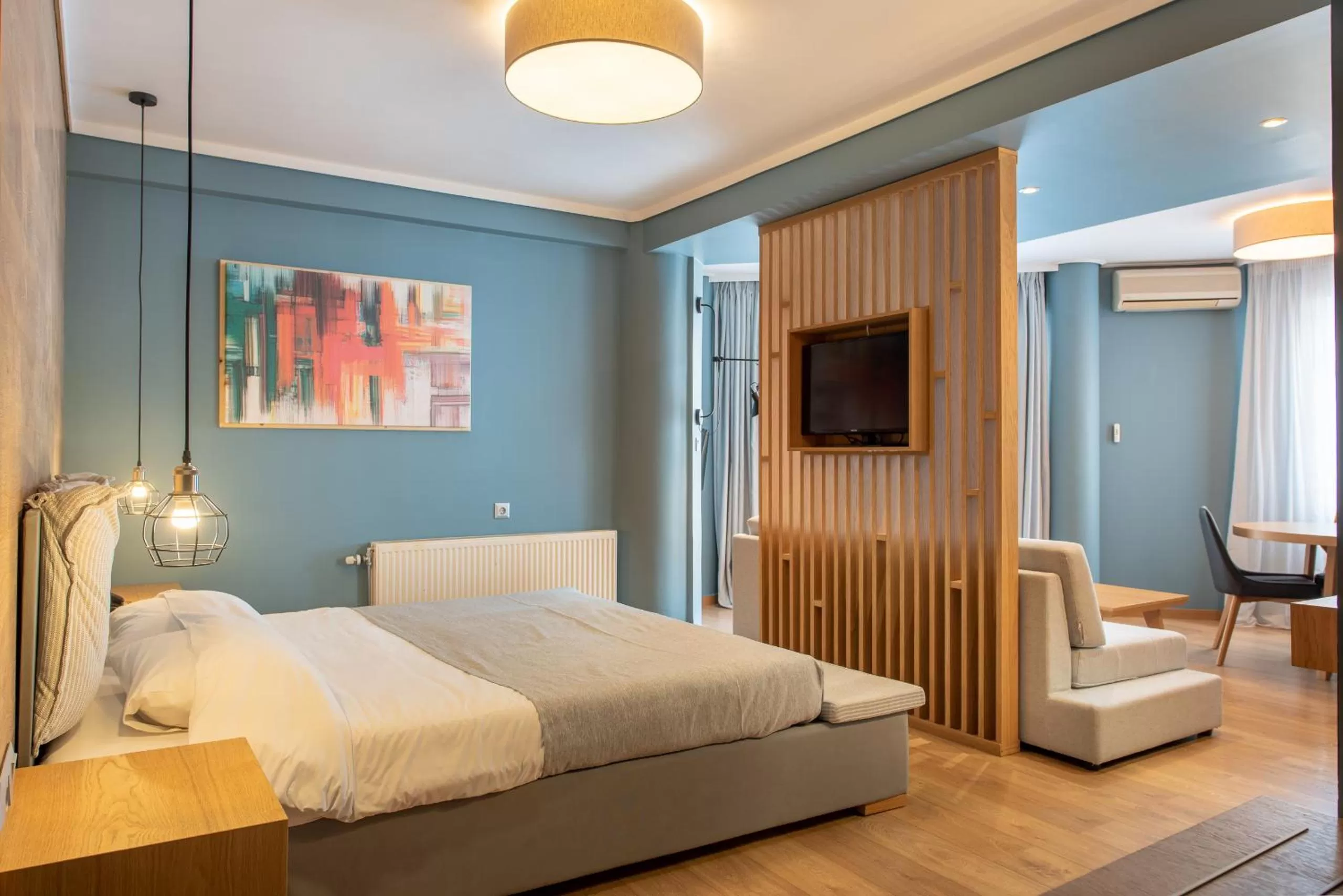 Bedroom, Bed in Heliotrope Hotels